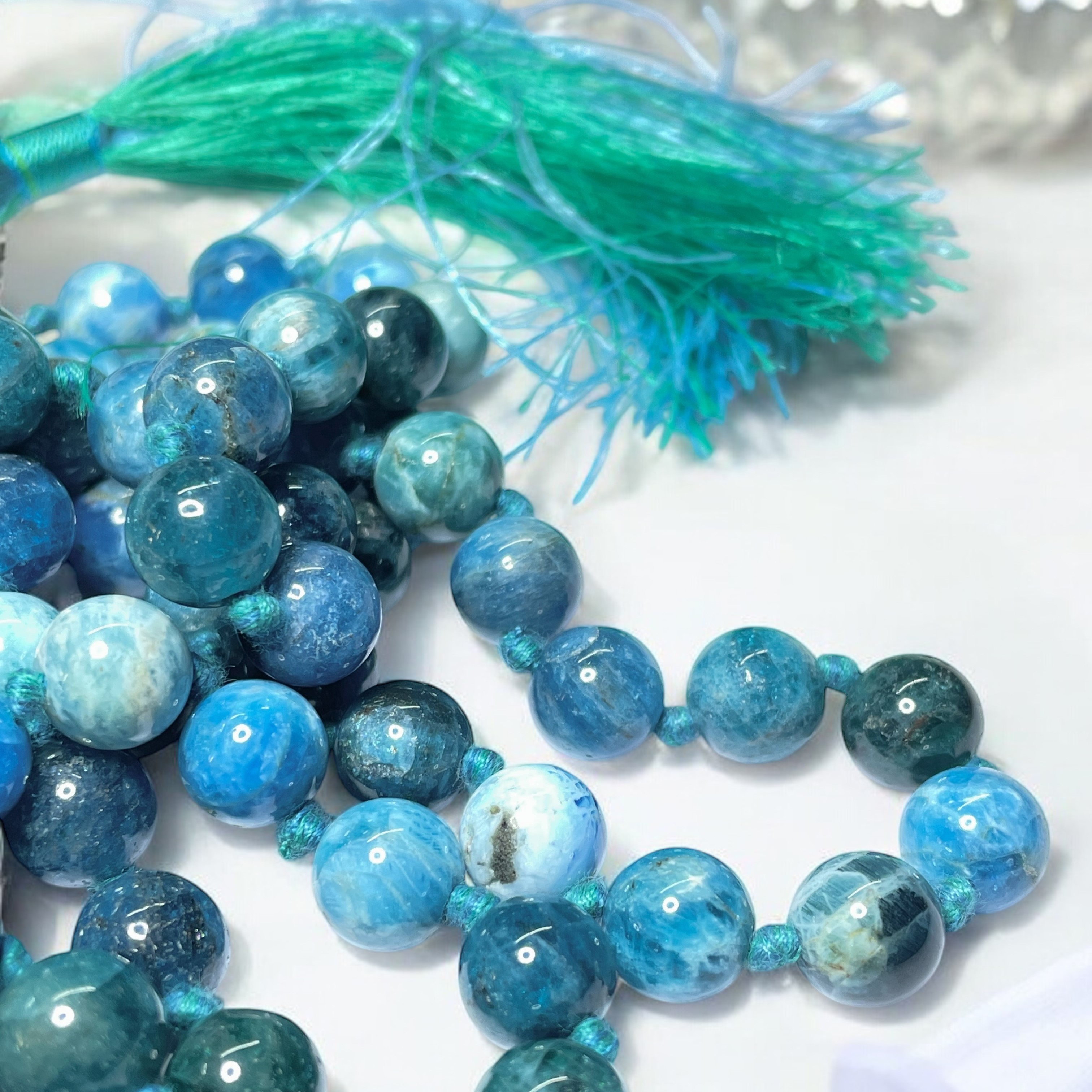 Rocksmins Apatite Crystal Jaap Mala - 108+1 Beads 8 mm Beads for Pooja, Astrology for Wearing in Neck/Holding for Men Women Boys Girls