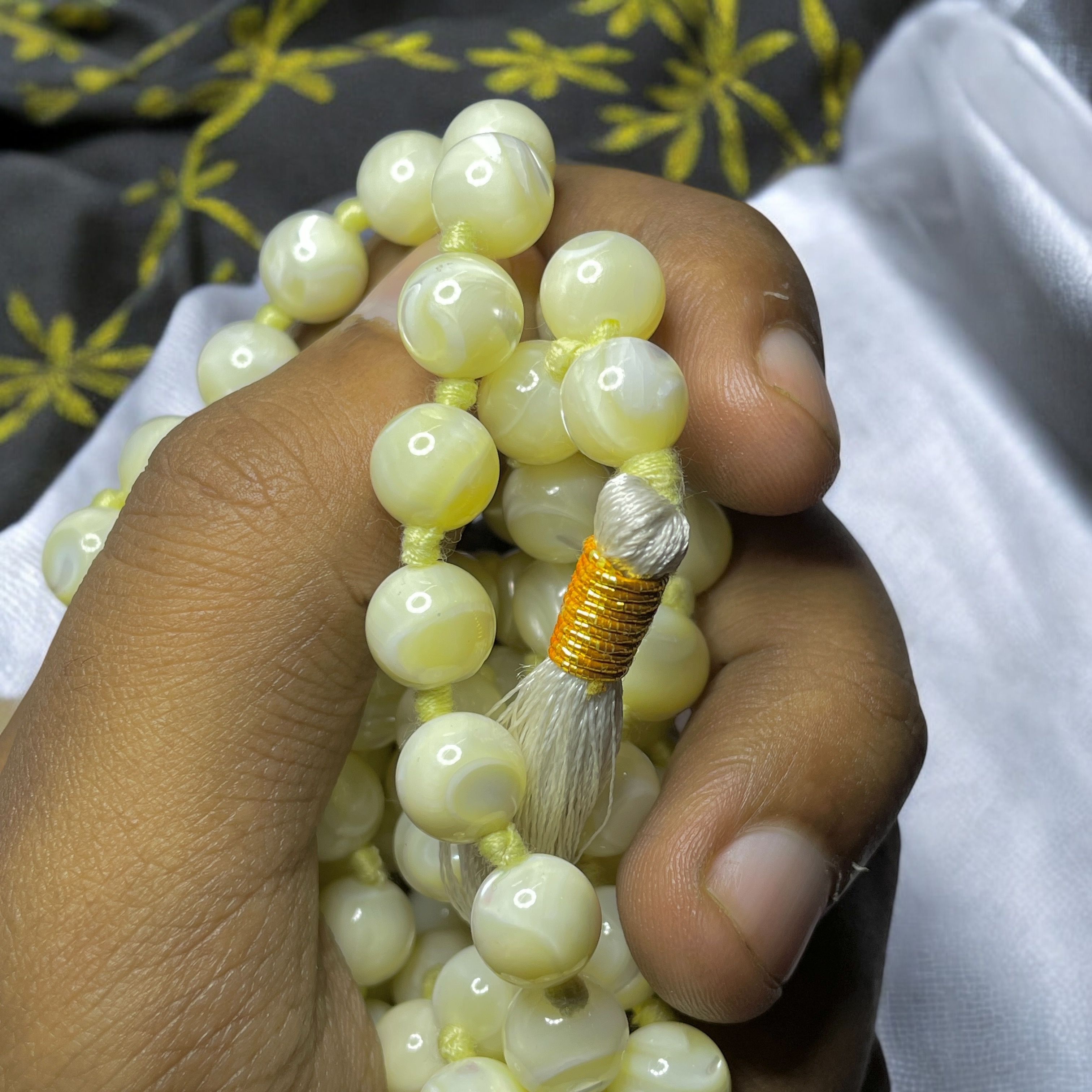 Rocksmins Mother Of Pearls Crystal Jaap Mala - 108+1 Beads 8 mm Beads for Pooja, Astrology for Wearing in Neck/Holding for Men Women Boys Girls