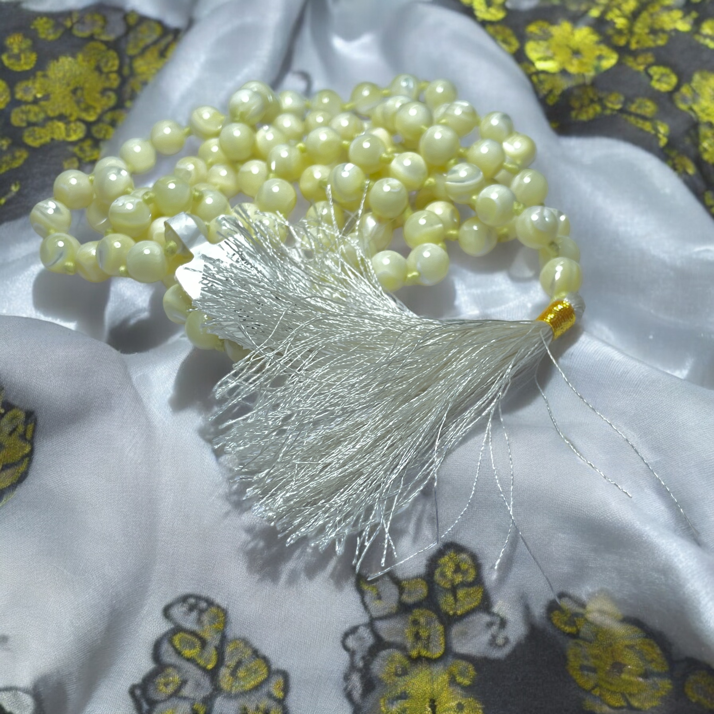 Rocksmins Mother Of Pearls Crystal Jaap Mala - 108+1 Beads 8 mm Beads for Pooja, Astrology for Wearing in Neck/Holding for Men Women Boys Girls