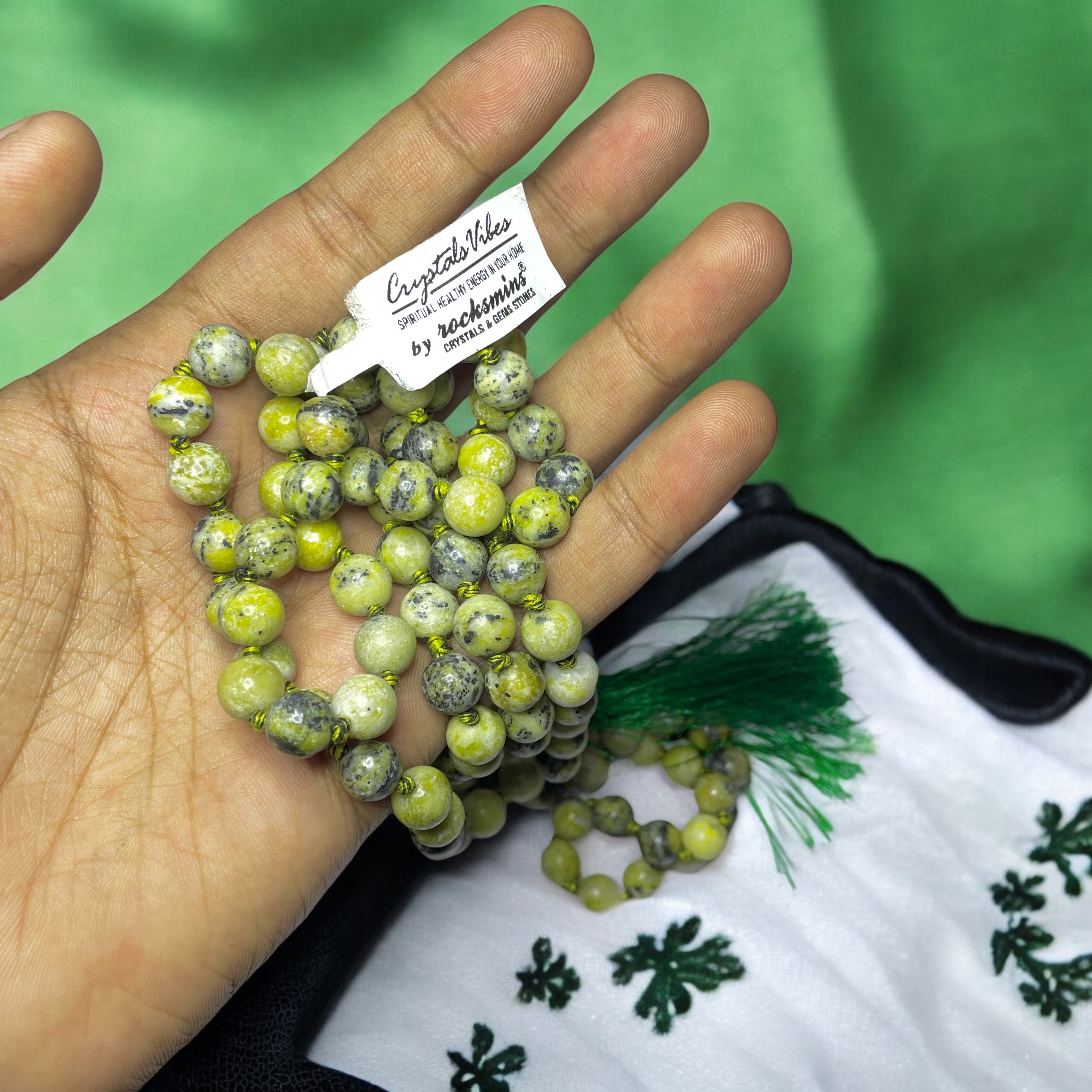 Rocksmins Serpentine Crystal Jaap Mala - 108+1 Beads 8 mm Beads for Pooja, Astrology for Wearing in Neck/Holding for Men Women Boys Girls