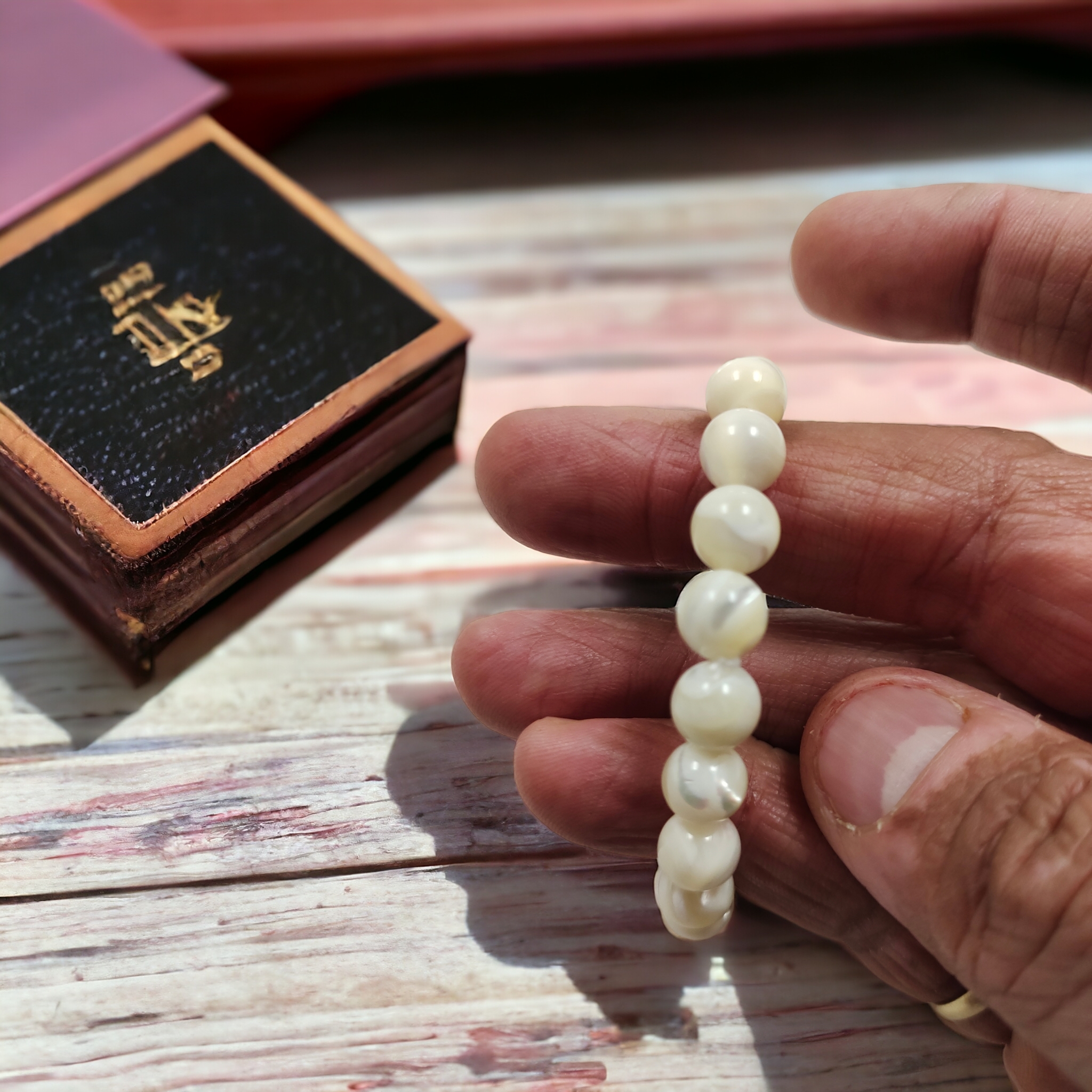 Mother Of Pearl Bracelet Natural Original Crystal Certified Real Stone Stylish for Men Women Boy Girl Unisex 8mm Beads Stretchable Brand : Rocksmins