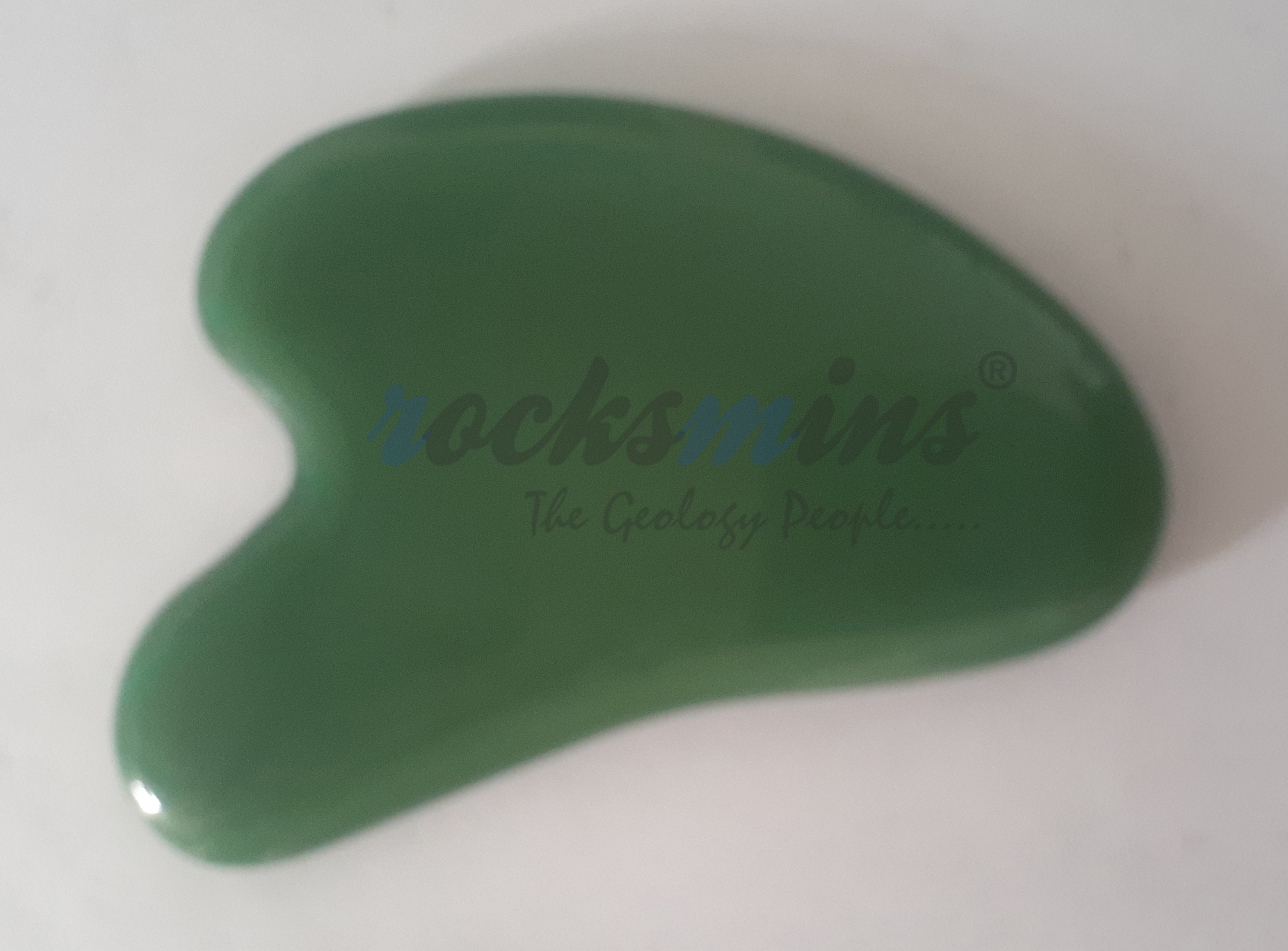 Jade Green Crystal GouSha Facial Tool, 100% Natural Stone Guasha Scraping Massage Stone Board for Face Body Skin Spooning/SPA/Neck Relax/Soft Tissue Anti-Aging, Puffy Eyes Massager, Anti Wrinkle Brand : Rocksmins