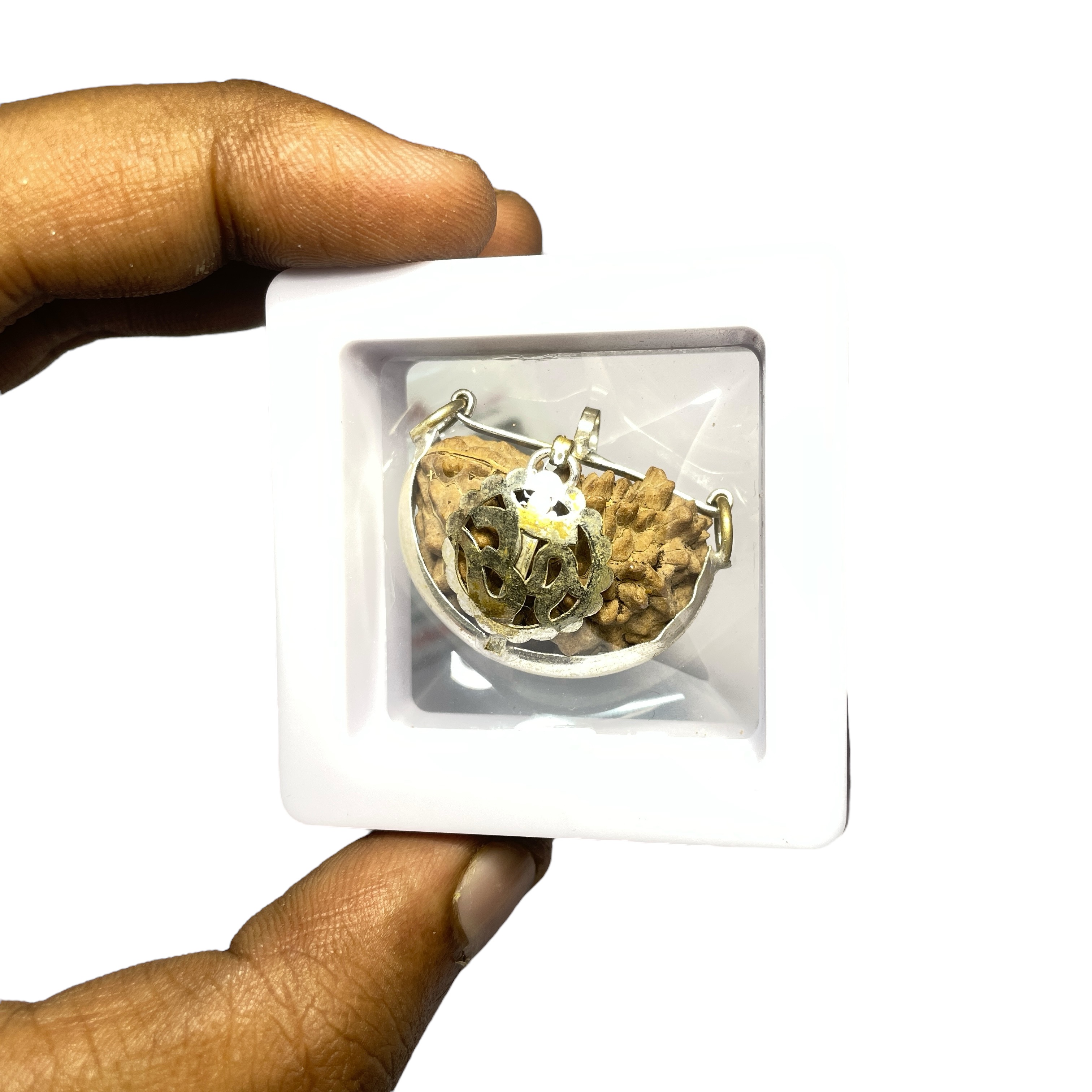 1 Mukhi Rudraksha Pendant for Wearing in Neck Pooja, Astrology/Men Women Boys Girls Meditation, Balance, Protection and Divine Energy Brand : @Rocksmins