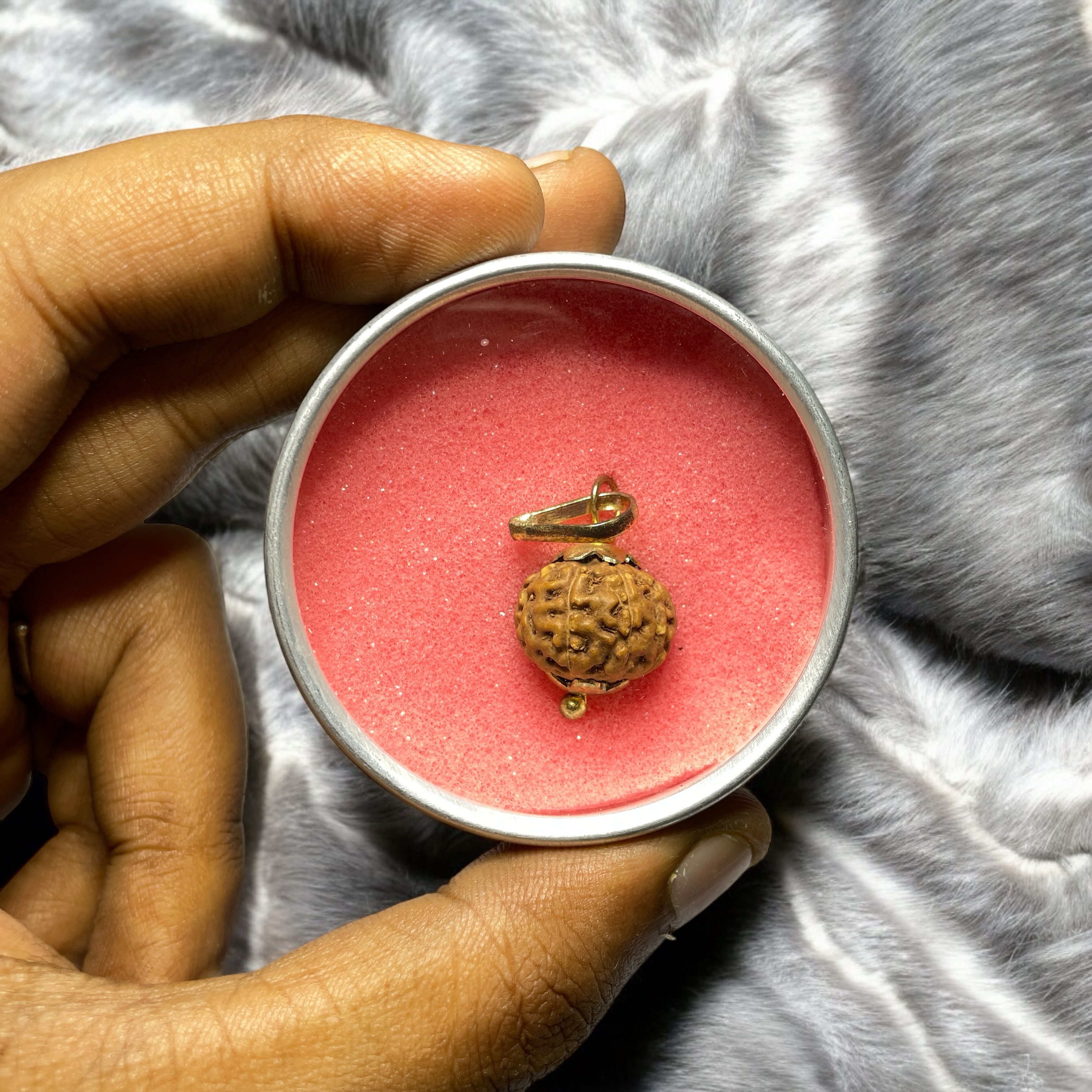 8 Mukhi Rudraksha Pendant for Wearing in Neck Pooja, Astrology/Men Women Boys Girls Meditation, Balance, Protection and Divine Energy Brand : @Rocksmins