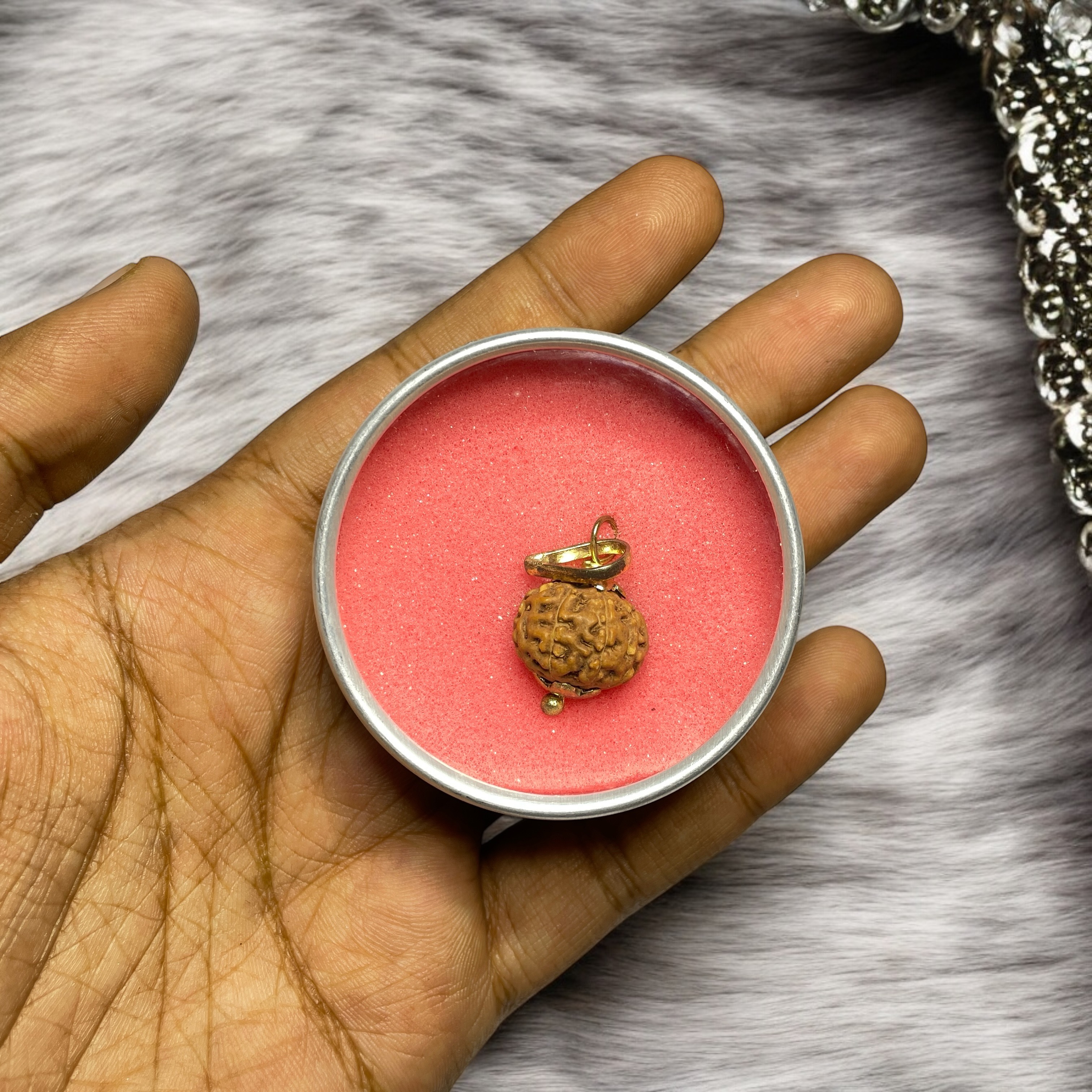 8 Mukhi Rudraksha Pendant for Wearing in Neck Pooja, Astrology/Men Women Boys Girls Meditation, Balance, Protection and Divine Energy Brand : @Rocksmins