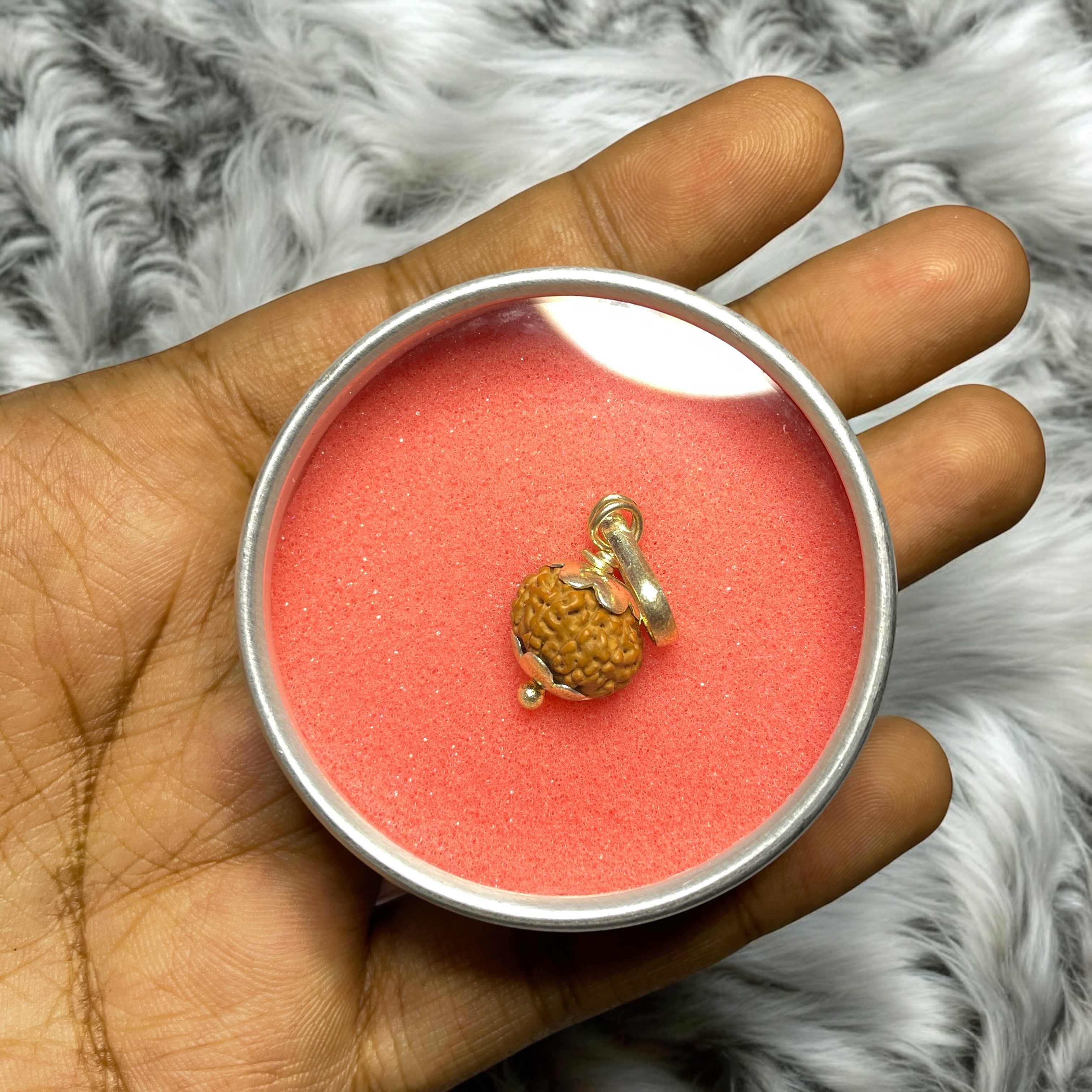 10 Mukhi Rudraksha Pendant for Wearing in Neck Pooja, Astrology/Men Women Boys Girls Meditation, Balance, Protection and Divine Energy Brand : @Rocksmins