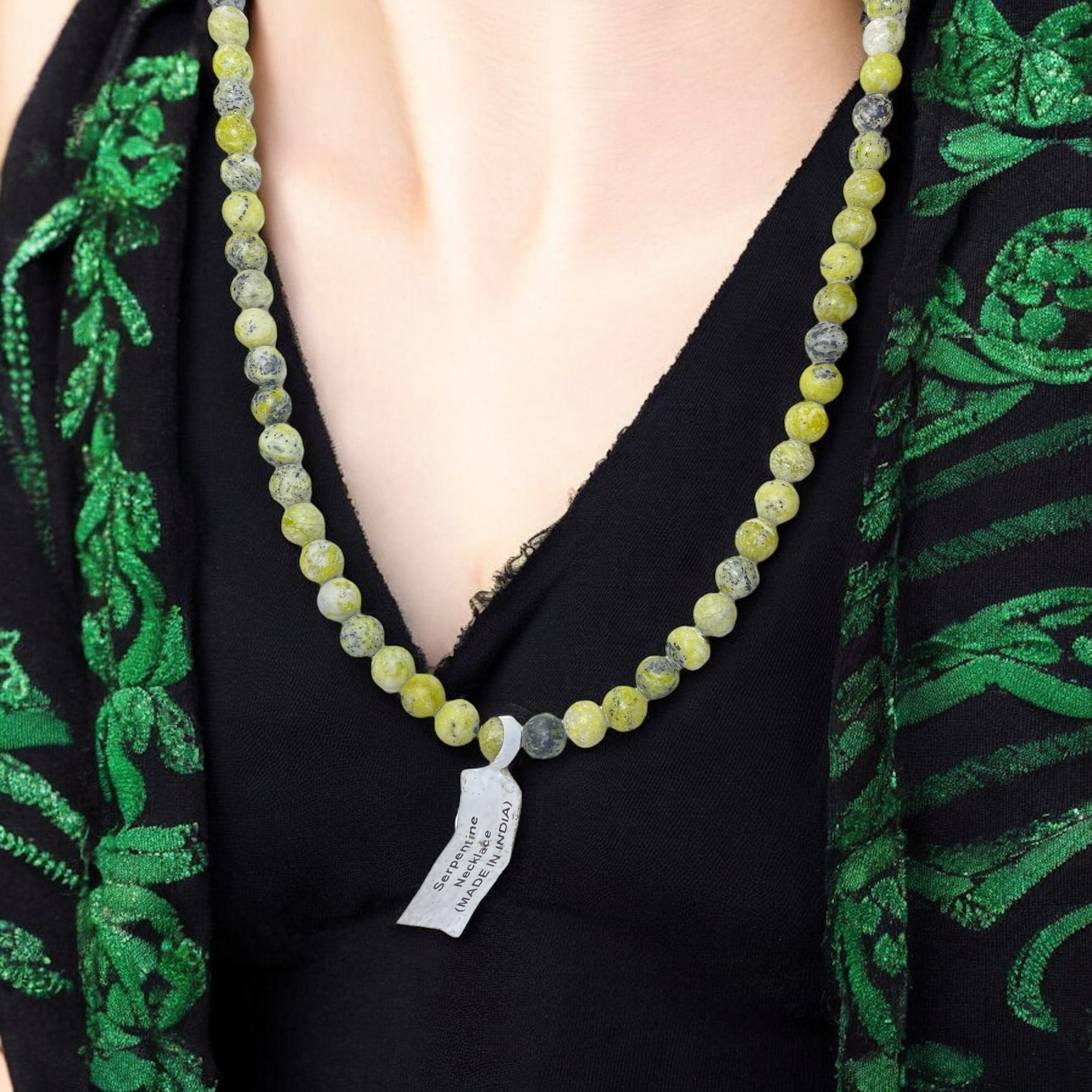 serpentine-crystal-necklace-discover-the-power-of-natural-crystals-with-rocksmins-elegantly-crafted-crystal-necklaces-infused-with-authentic-energies-for-enhanced-well-being-and-spiritual-growth