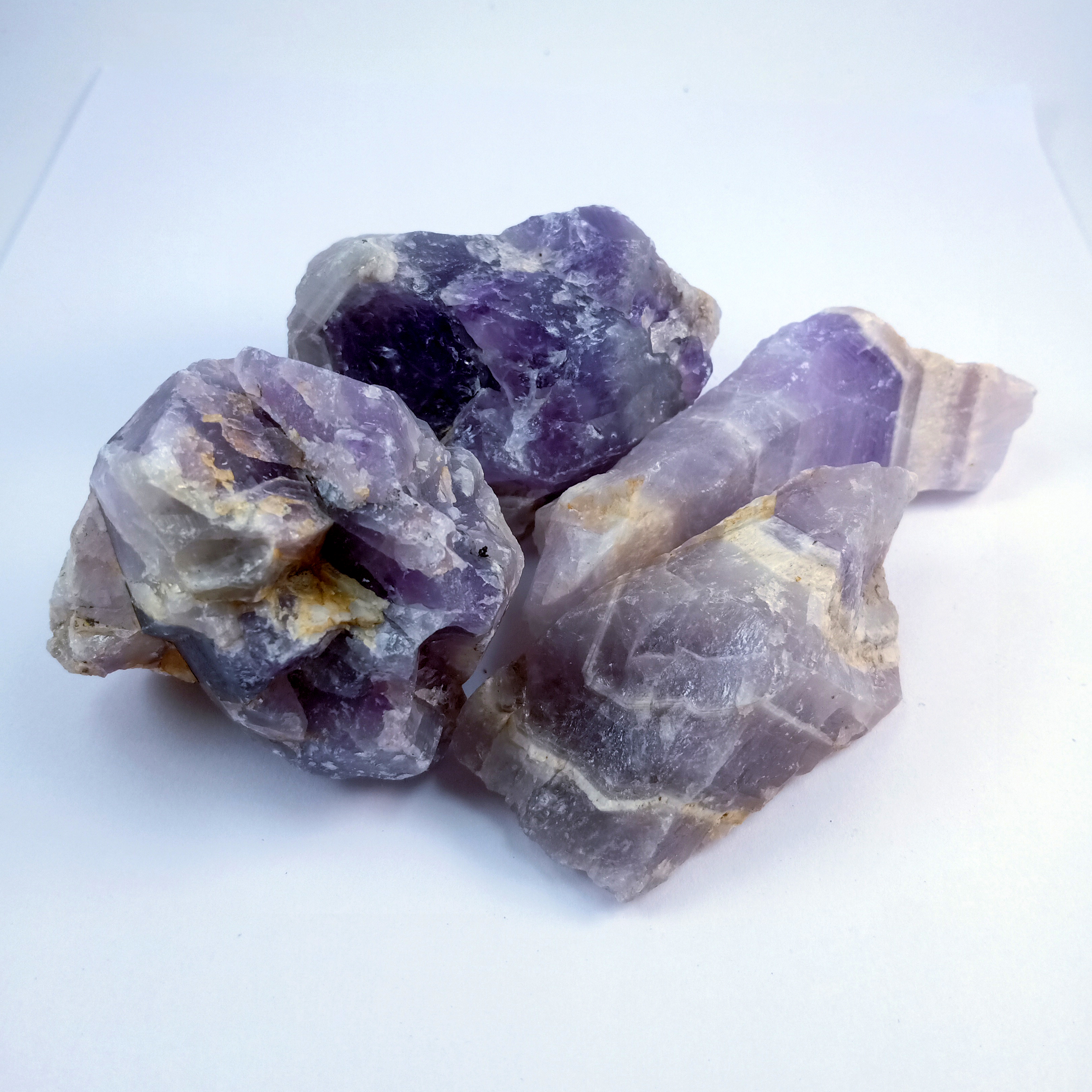 Amethyst light Natural Rough Stone 100gm+ For Reiki, Healing Aura Cleaning, Tumbling, Vastu, Meditation, Gardening, Decoration & Remove Negative Energy (Raw)   Brand : Rocksmins
