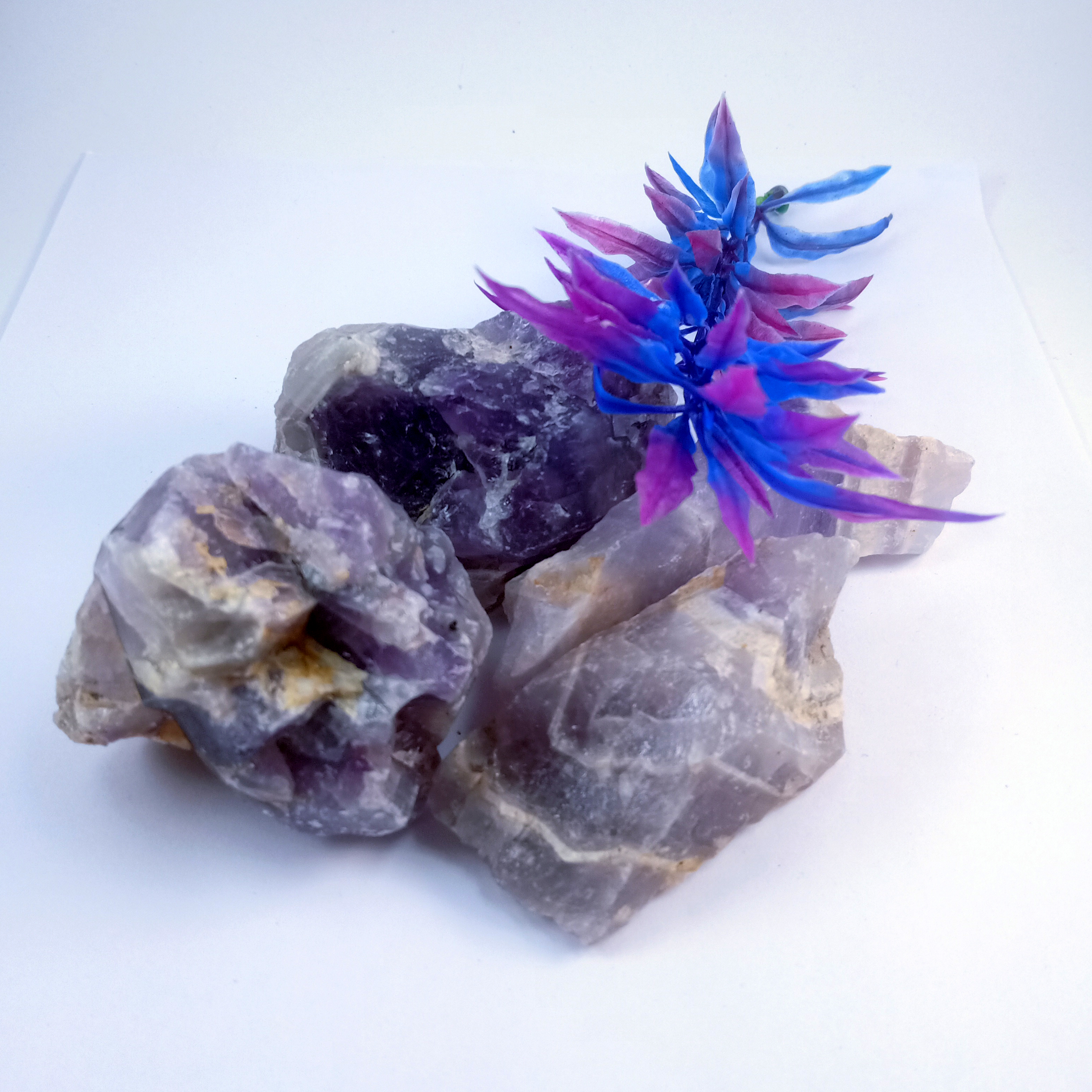 Amethyst light Natural Rough Stone 100gm+ For Reiki, Healing Aura Cleaning, Tumbling, Vastu, Meditation, Gardening, Decoration & Remove Negative Energy (Raw)   Brand : Rocksmins