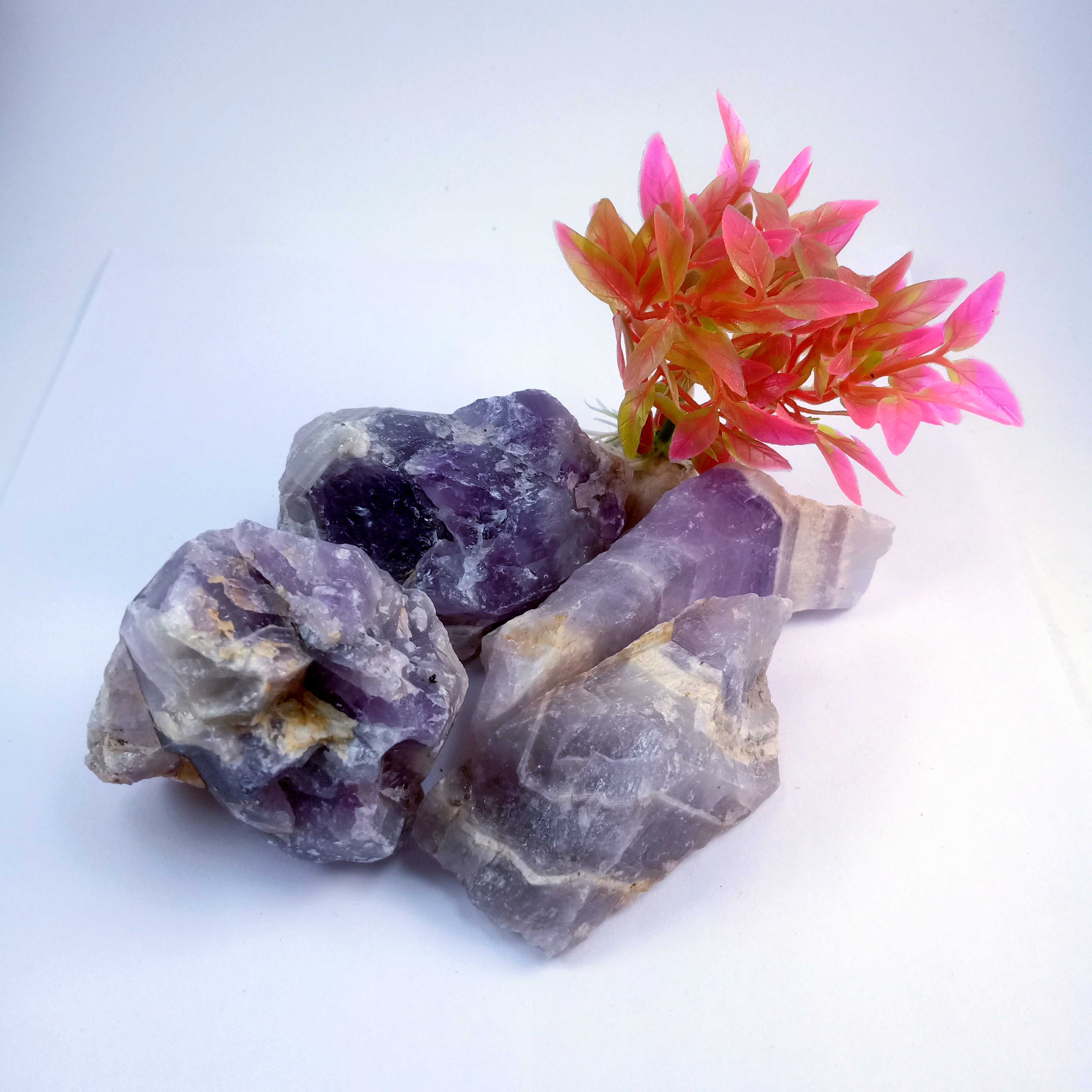 Amethyst light Natural Rough Stone 100gm+ For Reiki, Healing Aura Cleaning, Tumbling, Vastu, Meditation, Gardening, Decoration & Remove Negative Energy (Raw)   Brand : Rocksmins