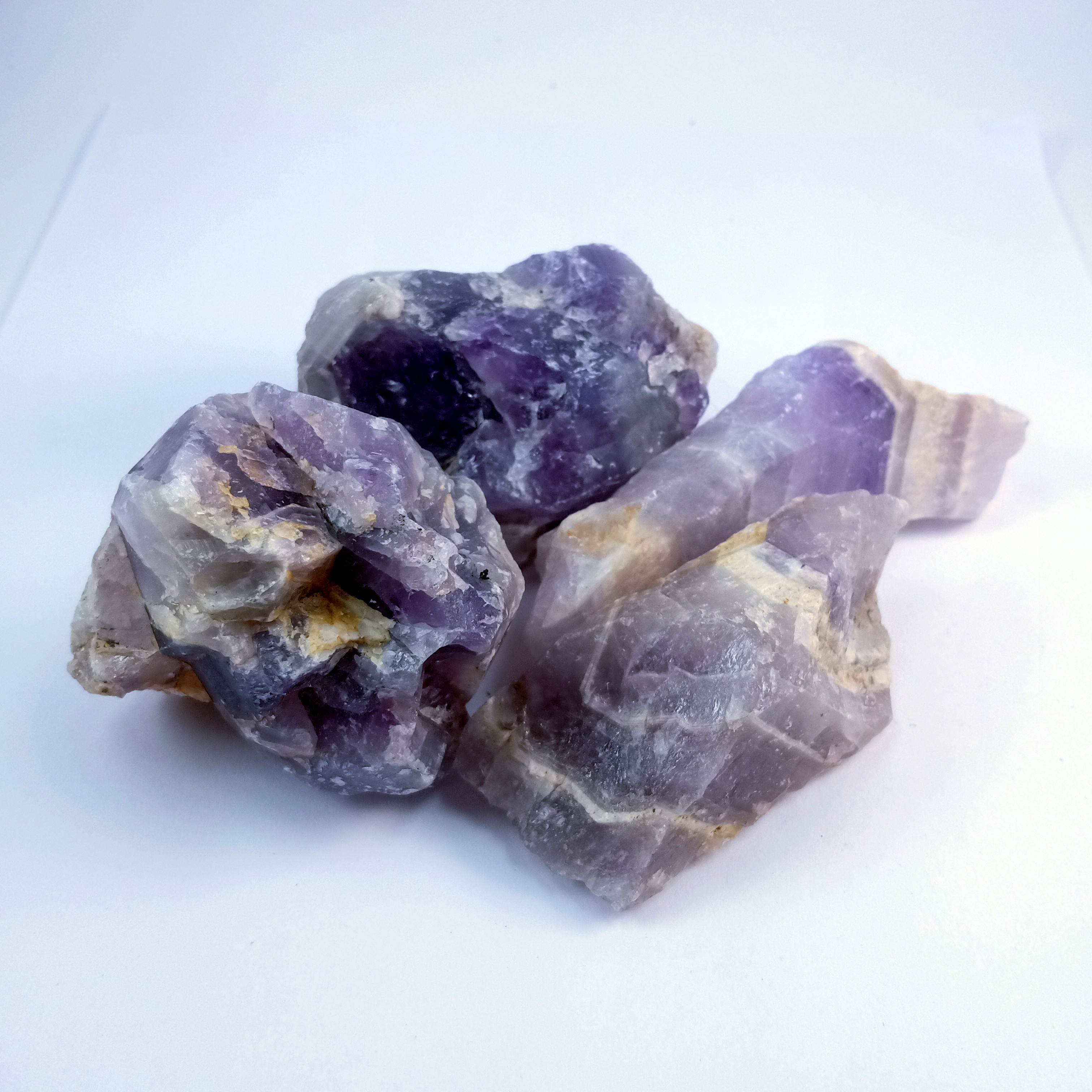 Amethyst light Natural Rough Stone 100gm+ For Reiki, Healing Aura Cleaning, Tumbling, Vastu, Meditation, Gardening, Decoration & Remove Negative Energy (Raw)   Brand : Rocksmins