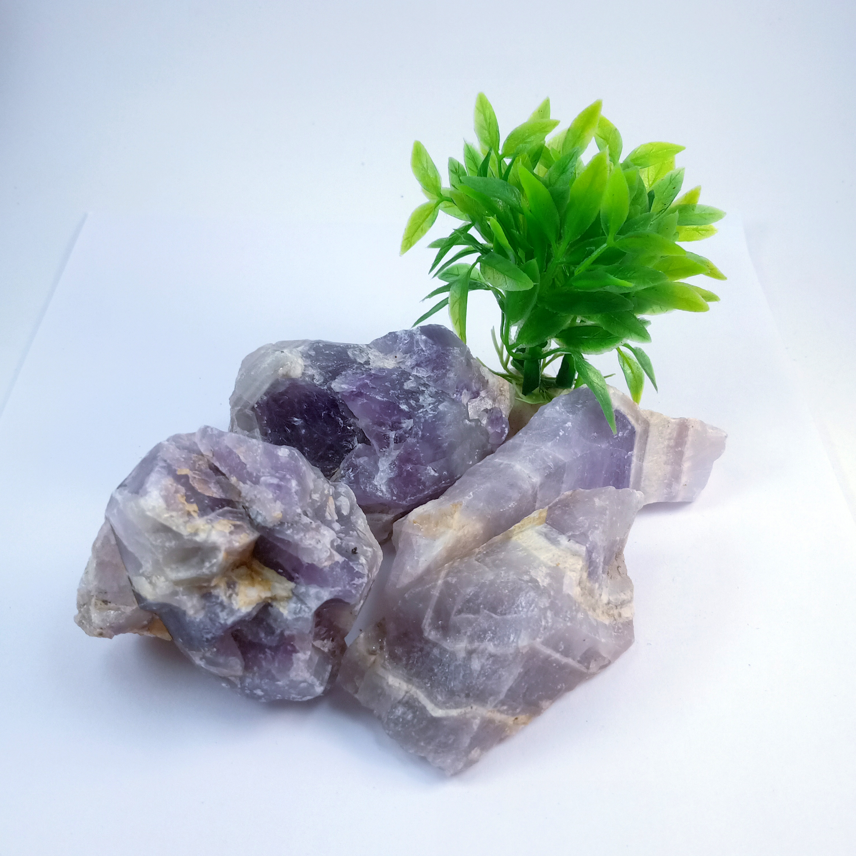 Amethyst light Natural Rough Stone 100gm+ For Reiki, Healing Aura Cleaning, Tumbling, Vastu, Meditation, Gardening, Decoration & Remove Negative Energy (Raw)   Brand : Rocksmins