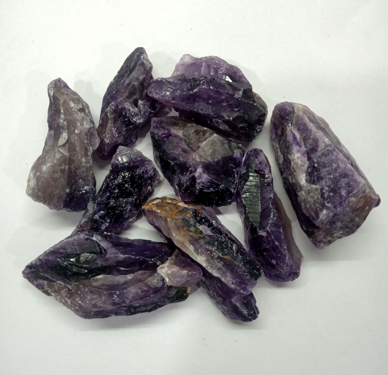 Amethyst Natural Rough Stone 100gm+ For Reiki, Healing Aura Cleaning, Tumbling, Vastu, Meditation, Gardening, Decoration & Remove Negative Energy (Raw)   Brand : Rocksmins