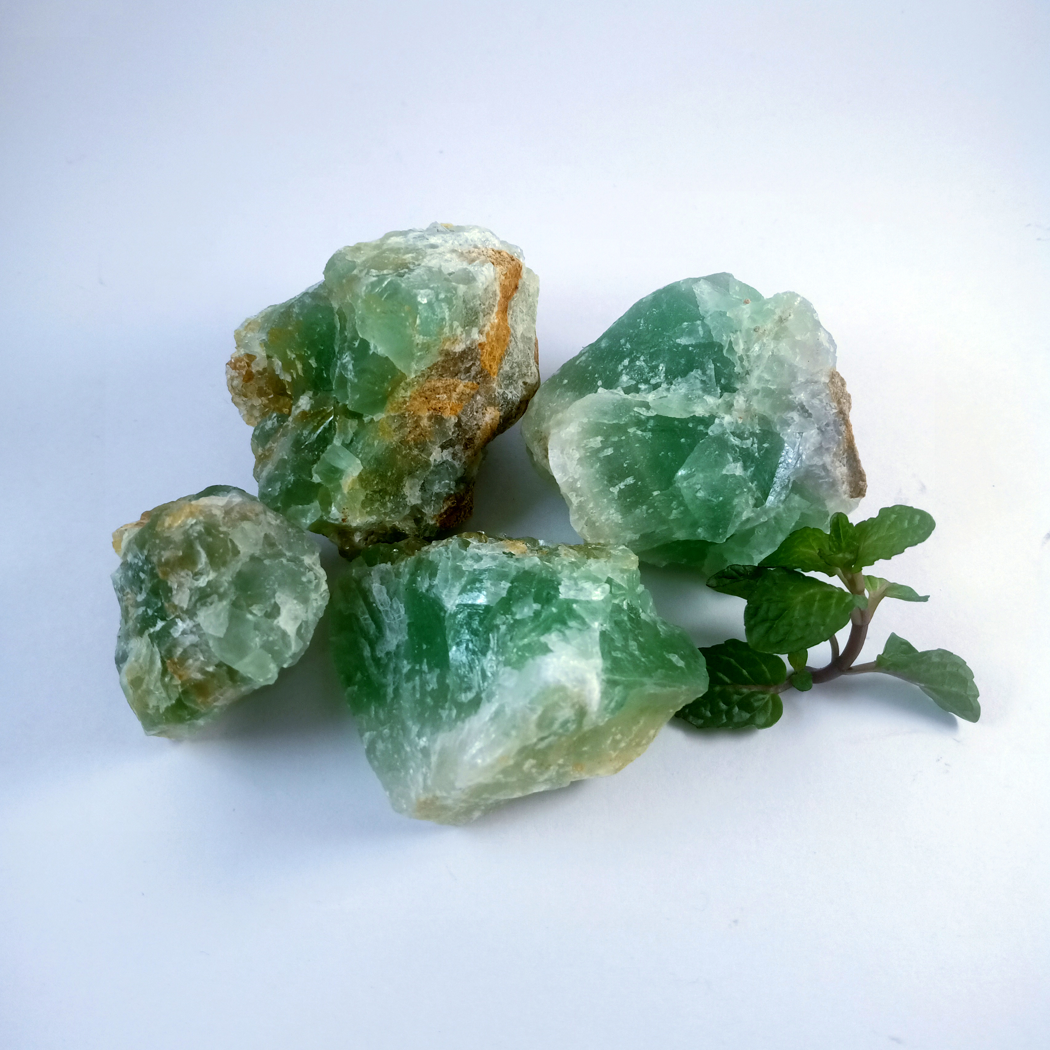 Fluorite Natural Rough Stone 100gm+ For Reiki, Healing Aura Cleaning, Tumbling, Vastu, Meditation, Gardening, Decoration & Remove Negative Energy (Raw)   Brand : Rocksmins