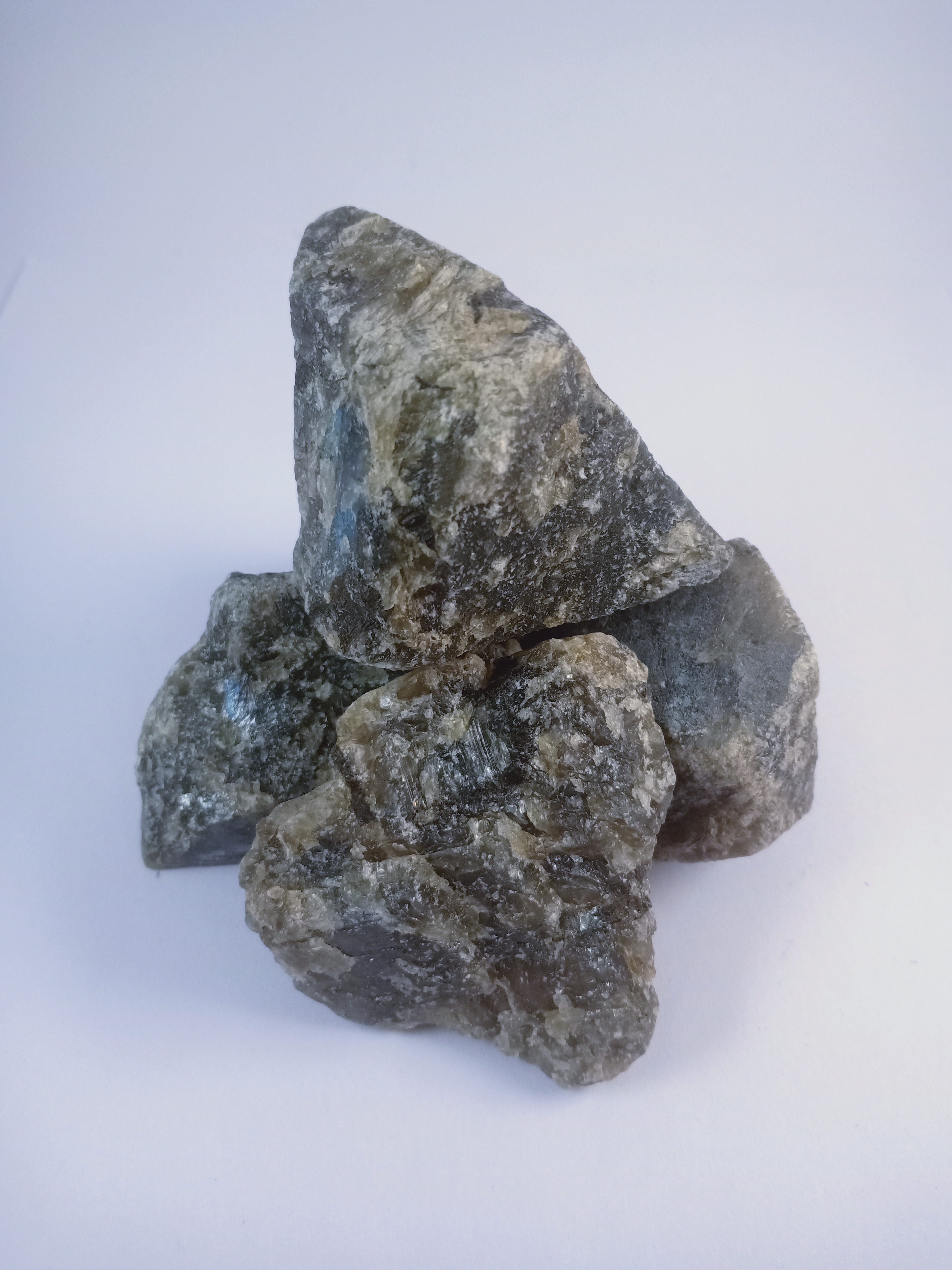 Labradorite Natural Rough Stone 100gm+ For Reiki, Healing Aura Cleaning, Tumbling, Vastu, Meditation, Gardening, Decoration & Remove Negative Energy (Raw)   Brand : Rocksmins