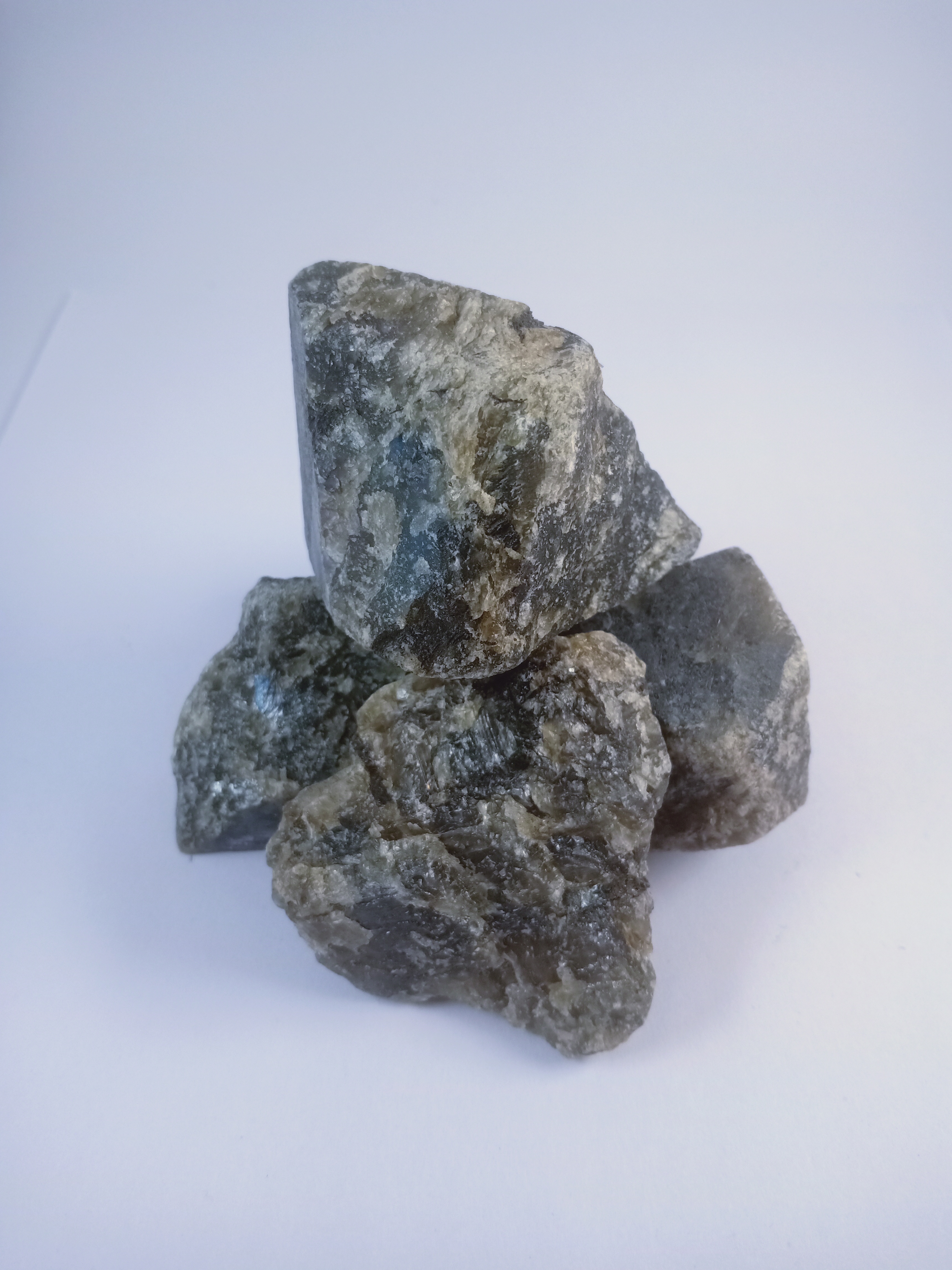 Labradorite Natural Rough Stone 100gm+ For Reiki, Healing Aura Cleaning, Tumbling, Vastu, Meditation, Gardening, Decoration & Remove Negative Energy (Raw)   Brand : Rocksmins