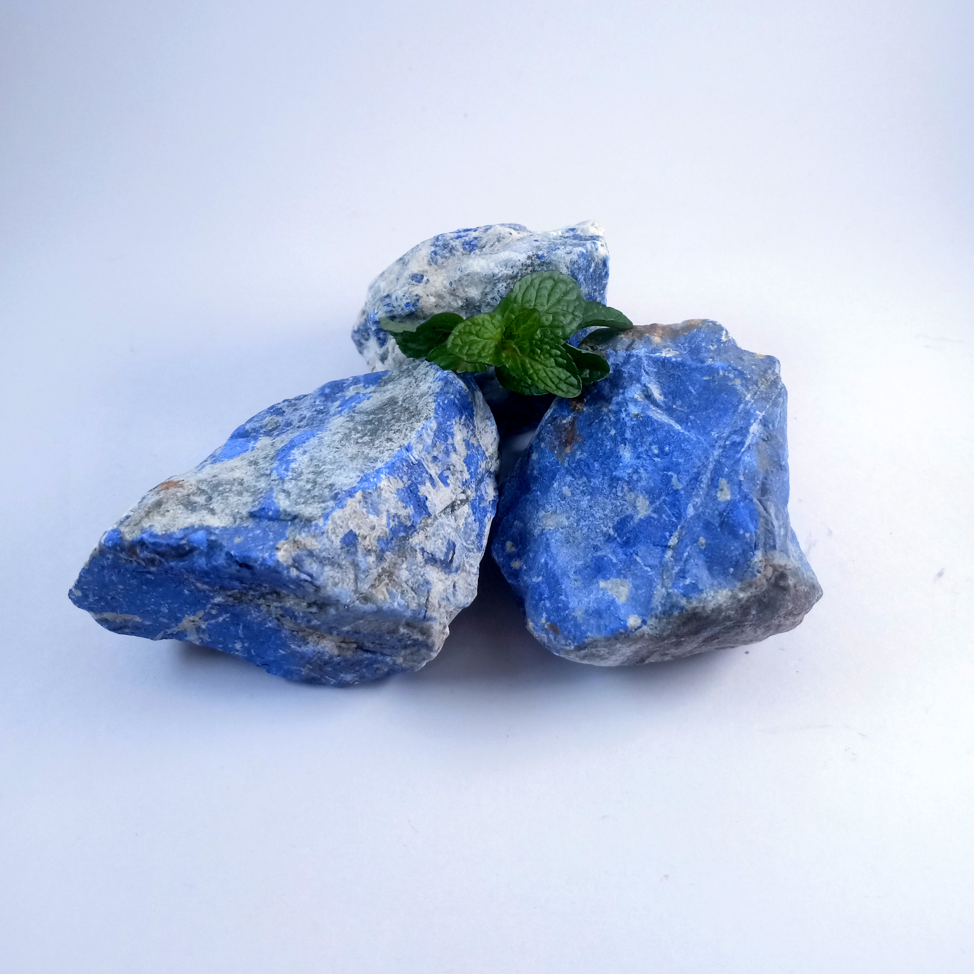 Lapis Natural Rough Stone 100gm+ For Reiki, Healing Aura Cleaning, Tumbling, Vastu, Meditation, Gardening, Decoration & Remove Negative Energy (Raw)   Brand : Rocksmins