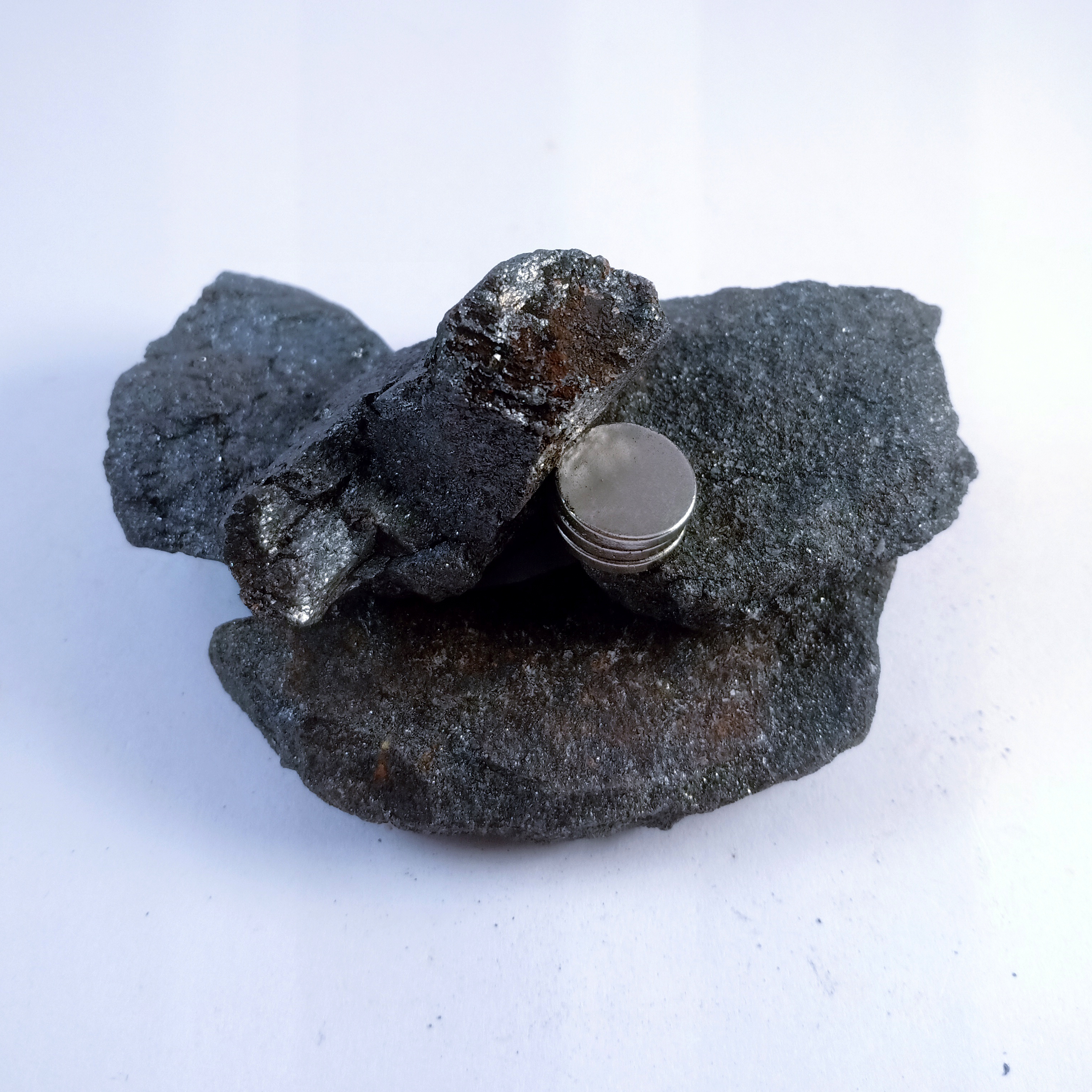 Magnetite Natural Rough Stone 100gm+ For Reiki, Healing Aura Cleaning, Tumbling, Vastu, Meditation, Gardening, Decoration & Remove Negative Energy (Raw)   Brand : Rocksmins