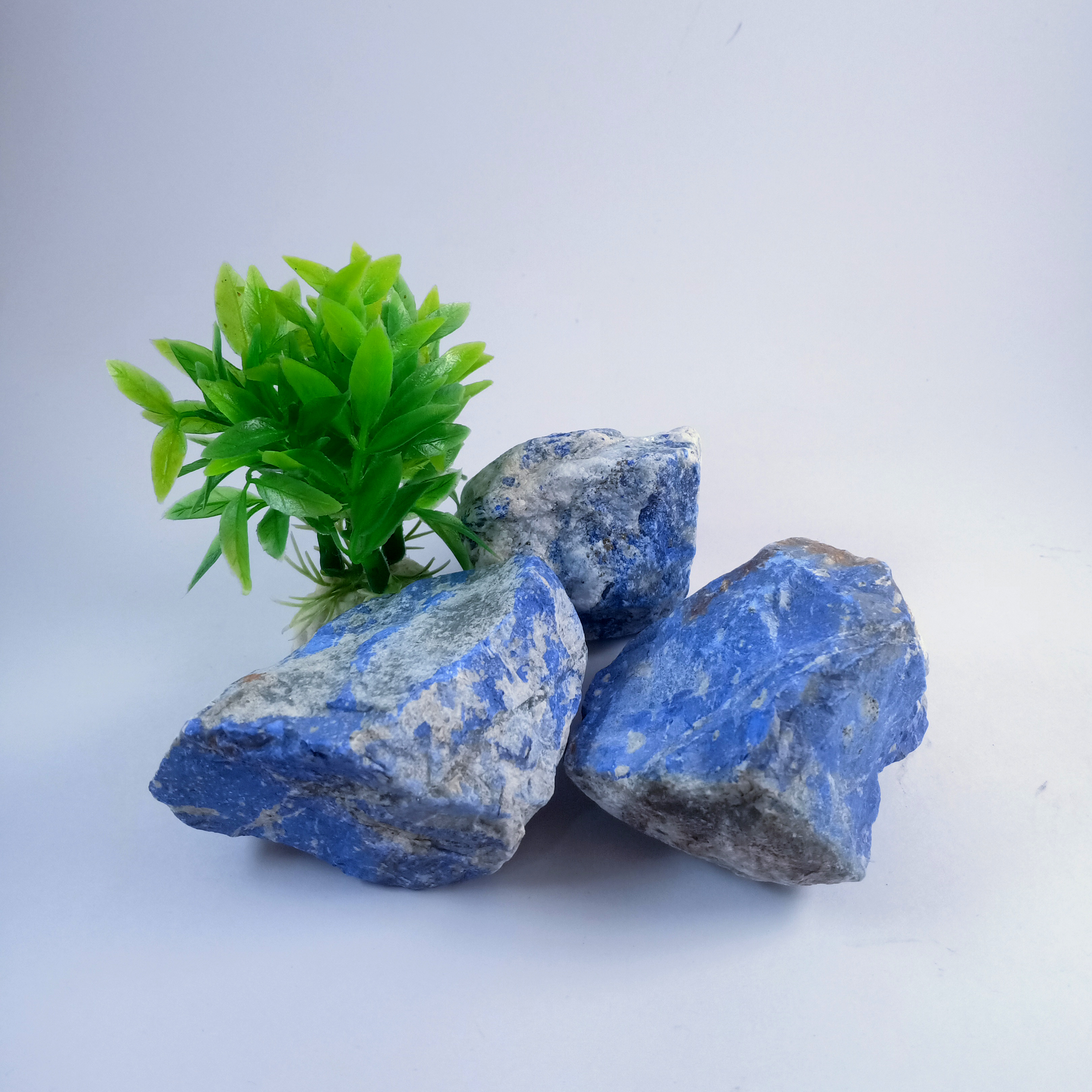 Lapis Natural Rough Stone 100gm+ For Reiki, Healing Aura Cleaning, Tumbling, Vastu, Meditation, Gardening, Decoration & Remove Negative Energy (Raw)   Brand : Rocksmins