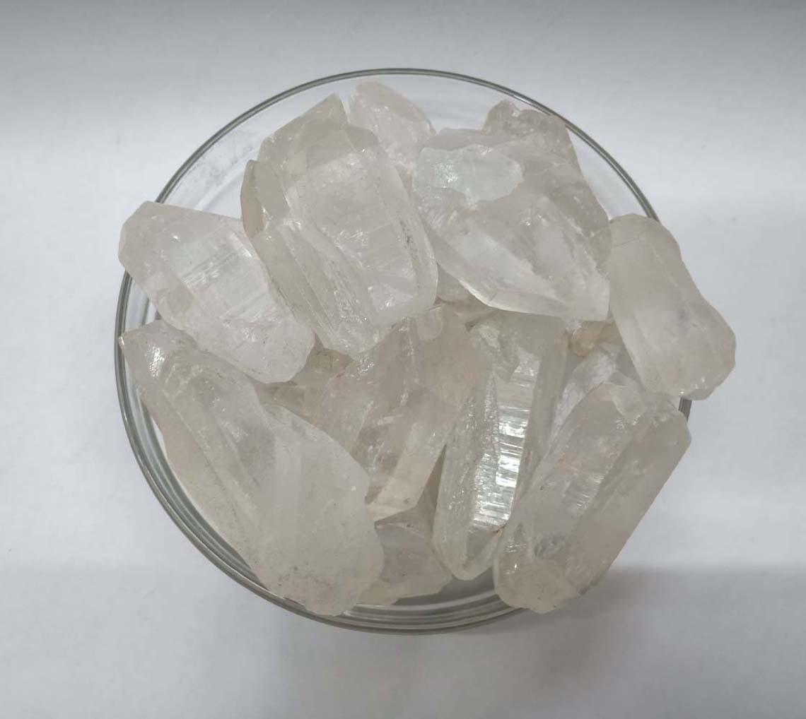 Quartz Crystal Pencil Natural Rough Stone 100gm+ For Reiki, Healing Aura Cleaning, Tumbling, Vastu, Meditation, Gardening, Decoration & Remove Negative Energy (Raw)   Brand : Rocksmins