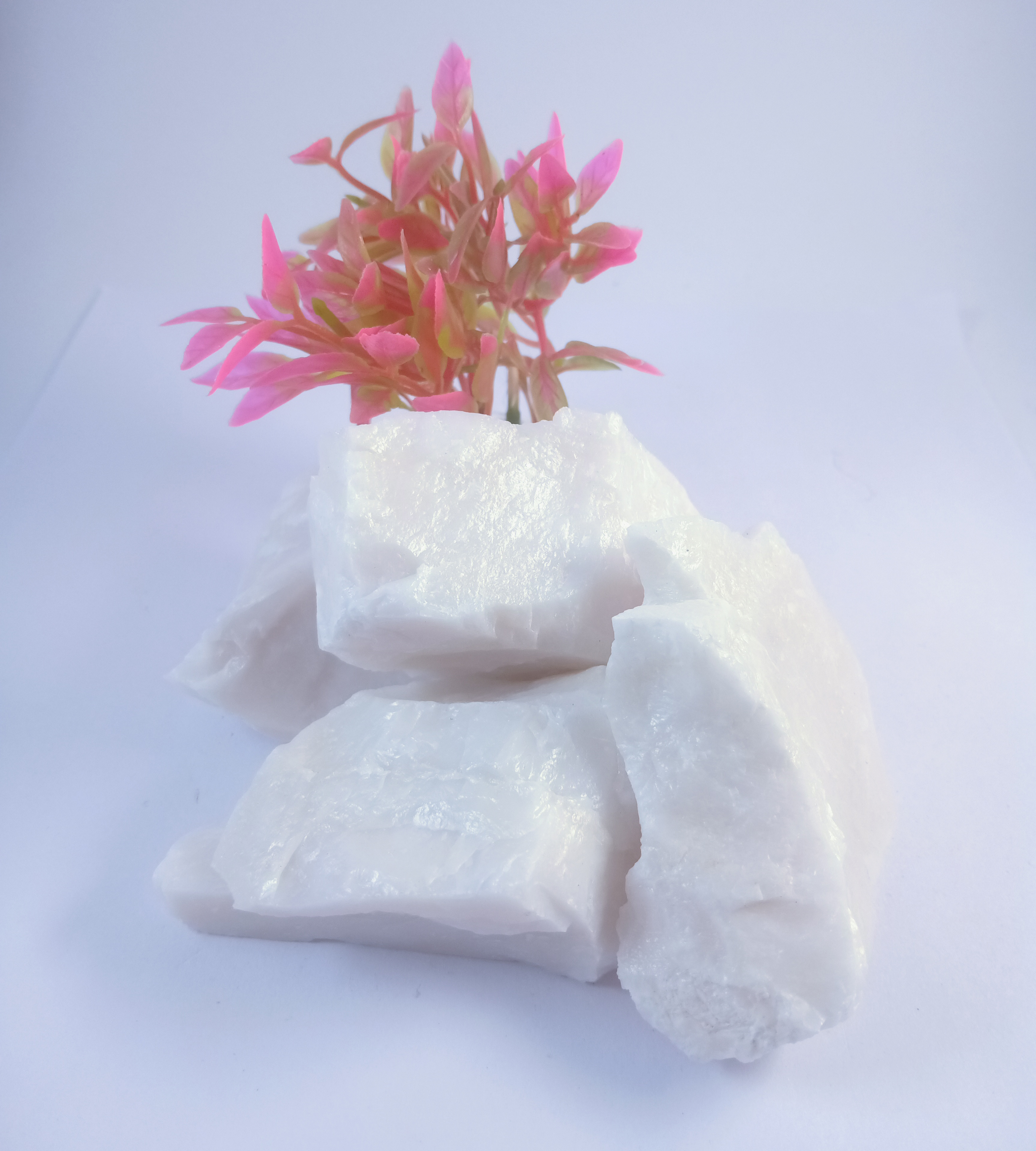 Quartz milky Natural Rough Stone 100gm+ For Reiki, Healing Aura Cleaning, Tumbling, Vastu, Meditation, Gardening, Decoration & Remove Negative Energy (Raw)   Brand : Rocksmins
