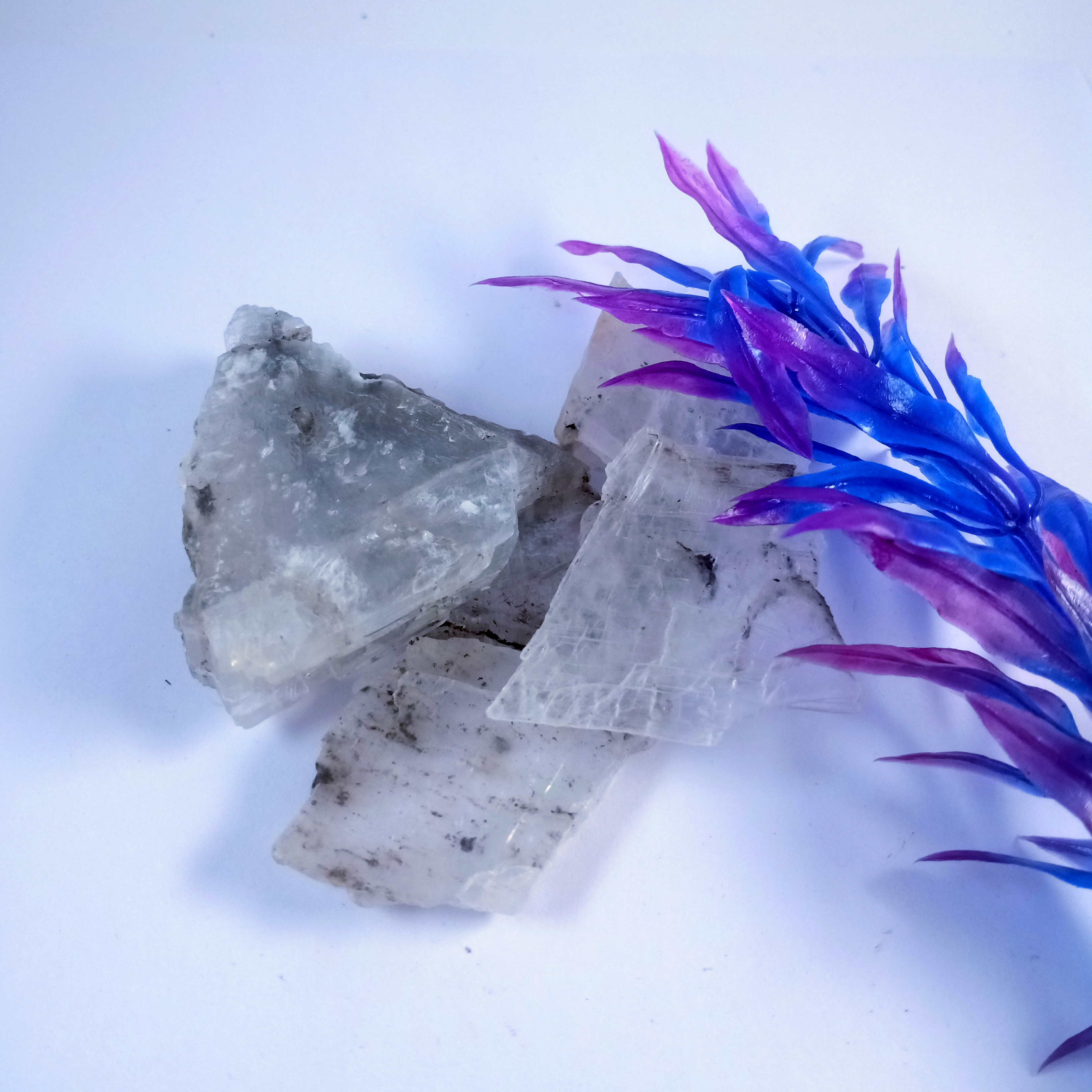 Selenite flat Natural Rough Stone 100gm+ For Reiki, Healing Aura Cleaning, Tumbling, Vastu, Meditation, Gardening, Decoration & Remove Negative Energy (Raw)   Brand : Rocksmins