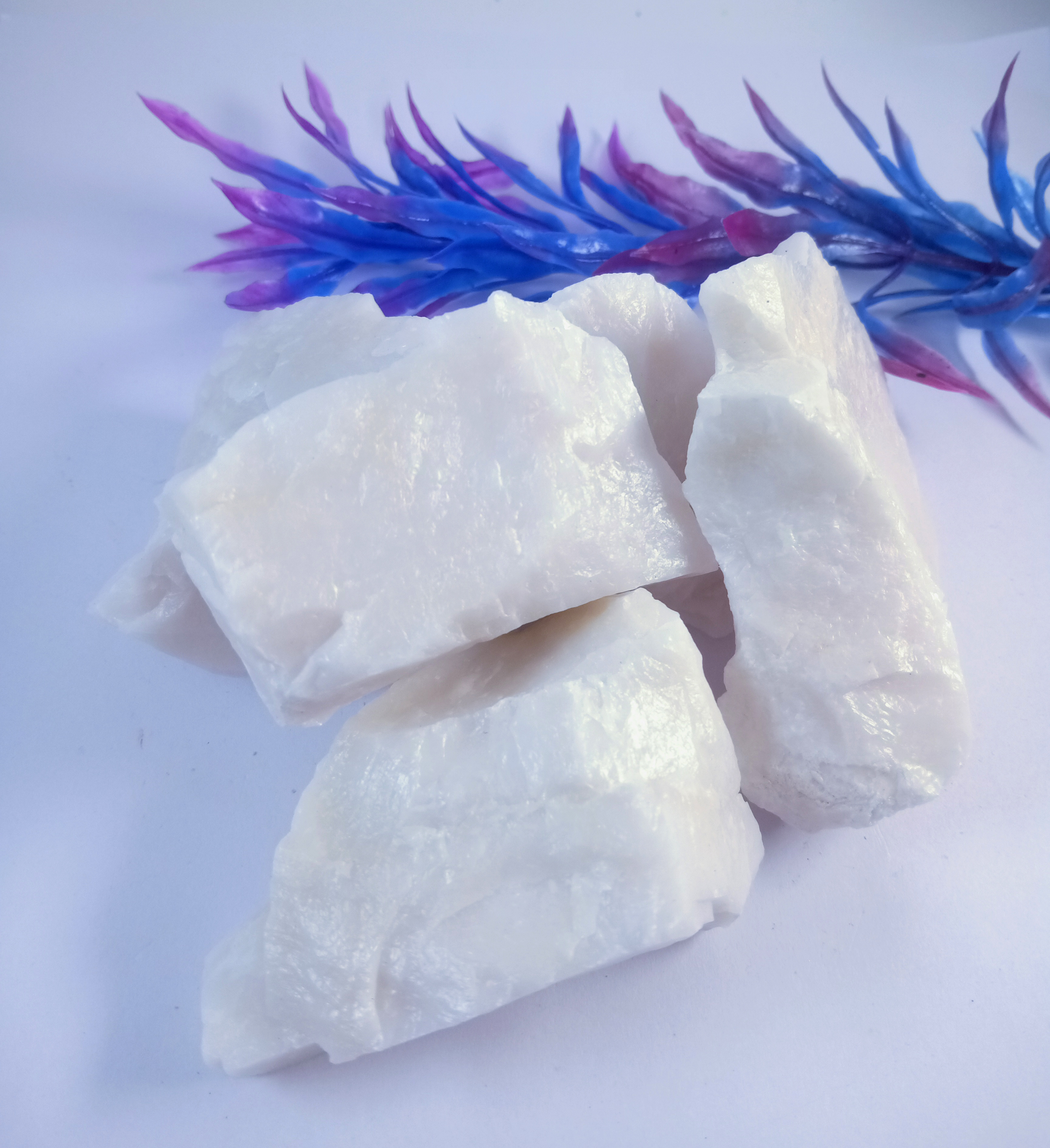 Quartz milky Natural Rough Stone 100gm+ For Reiki, Healing Aura Cleaning, Tumbling, Vastu, Meditation, Gardening, Decoration & Remove Negative Energy (Raw)   Brand : Rocksmins
