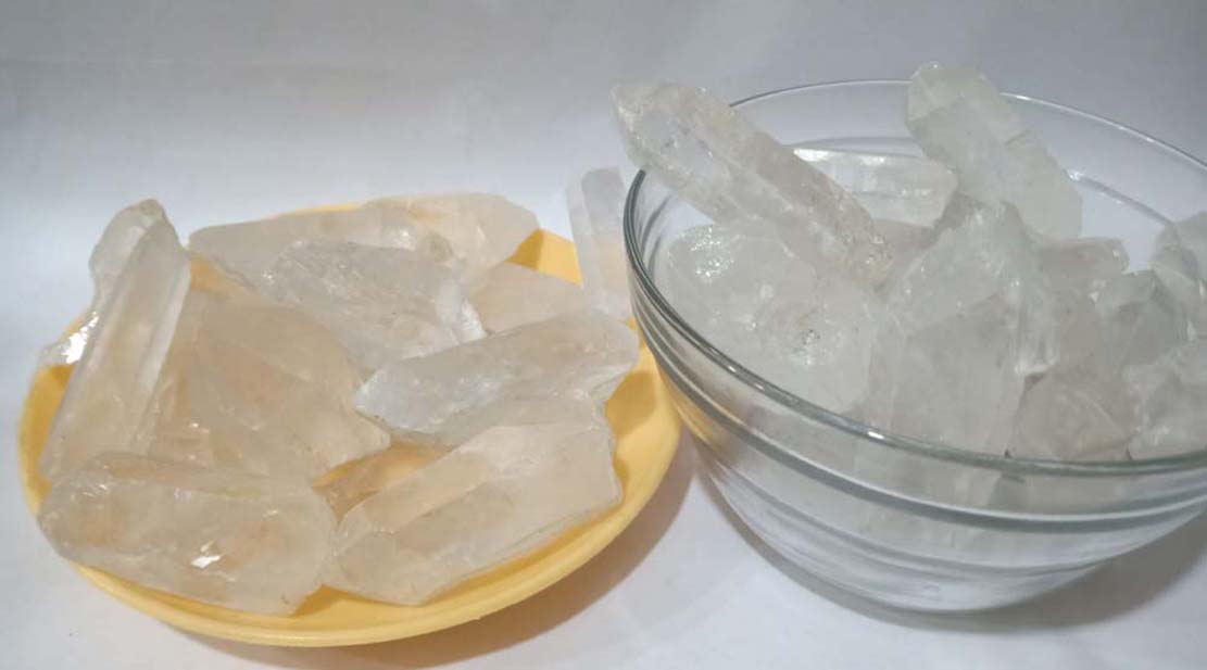 Quartz Crystal Pencil Natural Rough Stone 100gm+ For Reiki, Healing Aura Cleaning, Tumbling, Vastu, Meditation, Gardening, Decoration & Remove Negative Energy (Raw)   Brand : Rocksmins