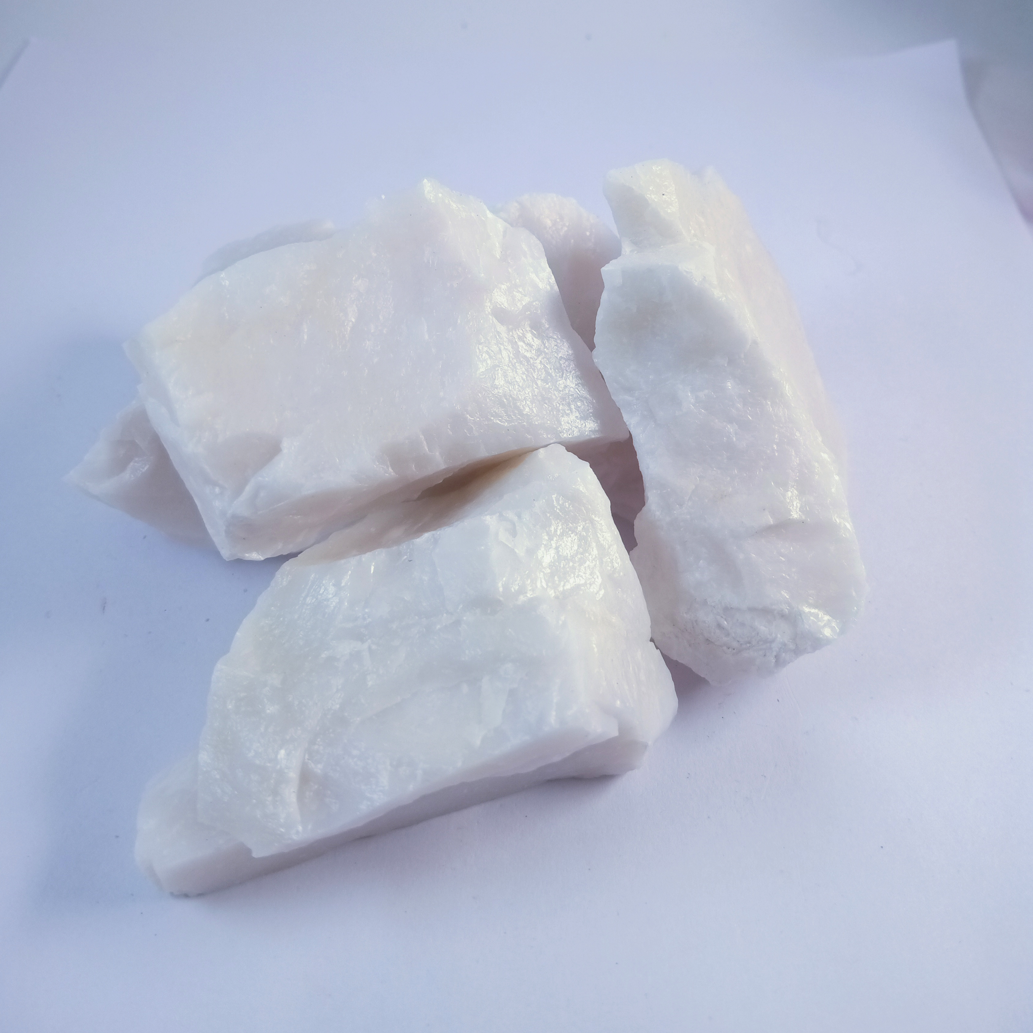 Quartz milky Natural Rough Stone 100gm+ For Reiki, Healing Aura Cleaning, Tumbling, Vastu, Meditation, Gardening, Decoration & Remove Negative Energy (Raw)   Brand : Rocksmins
