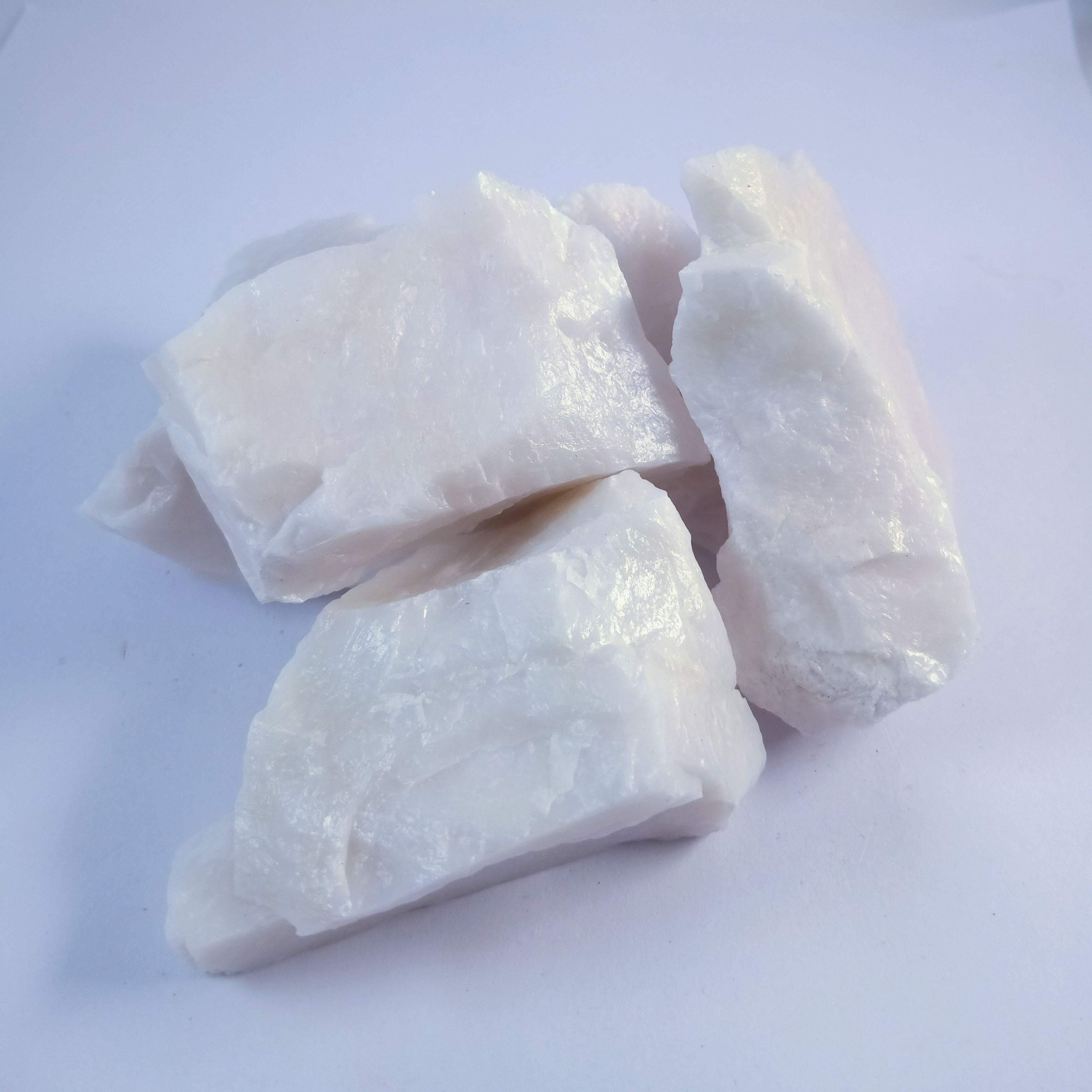 Quartz milky Natural Rough Stone 100gm+ For Reiki, Healing Aura Cleaning, Tumbling, Vastu, Meditation, Gardening, Decoration & Remove Negative Energy (Raw)   Brand : Rocksmins