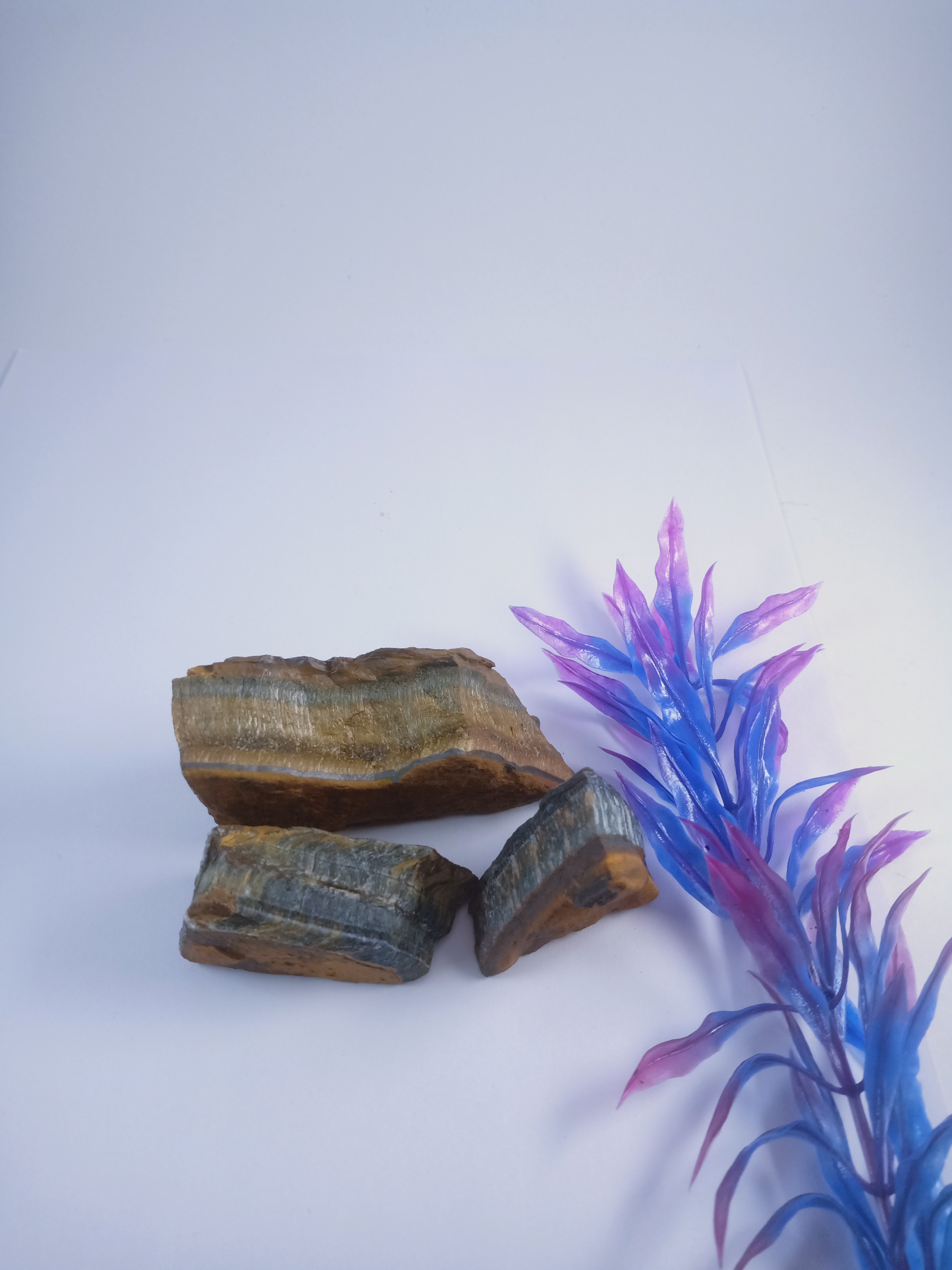 Tigers Eye Natural Rough Stone 100gm+ For Reiki, Healing Aura Cleaning, Tumbling, Vastu, Meditation, Gardening, Decoration & Remove Negative Energy (Raw)   Brand : Rocksmins