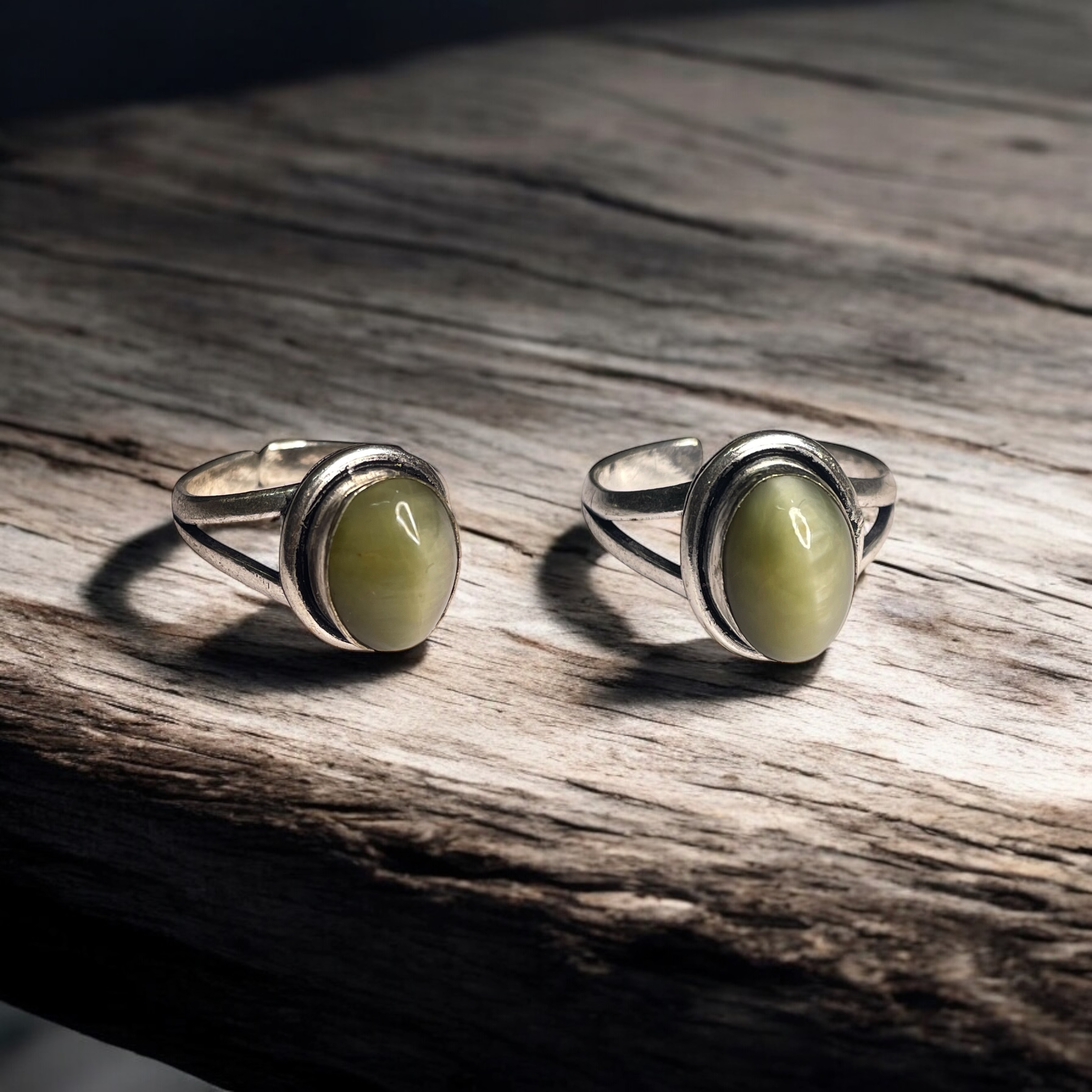 Cats Eye Crystal Ring Natural Made With Original Crystal Stone for Men Women Boy Girl Unisex Brand :- Rocksmins