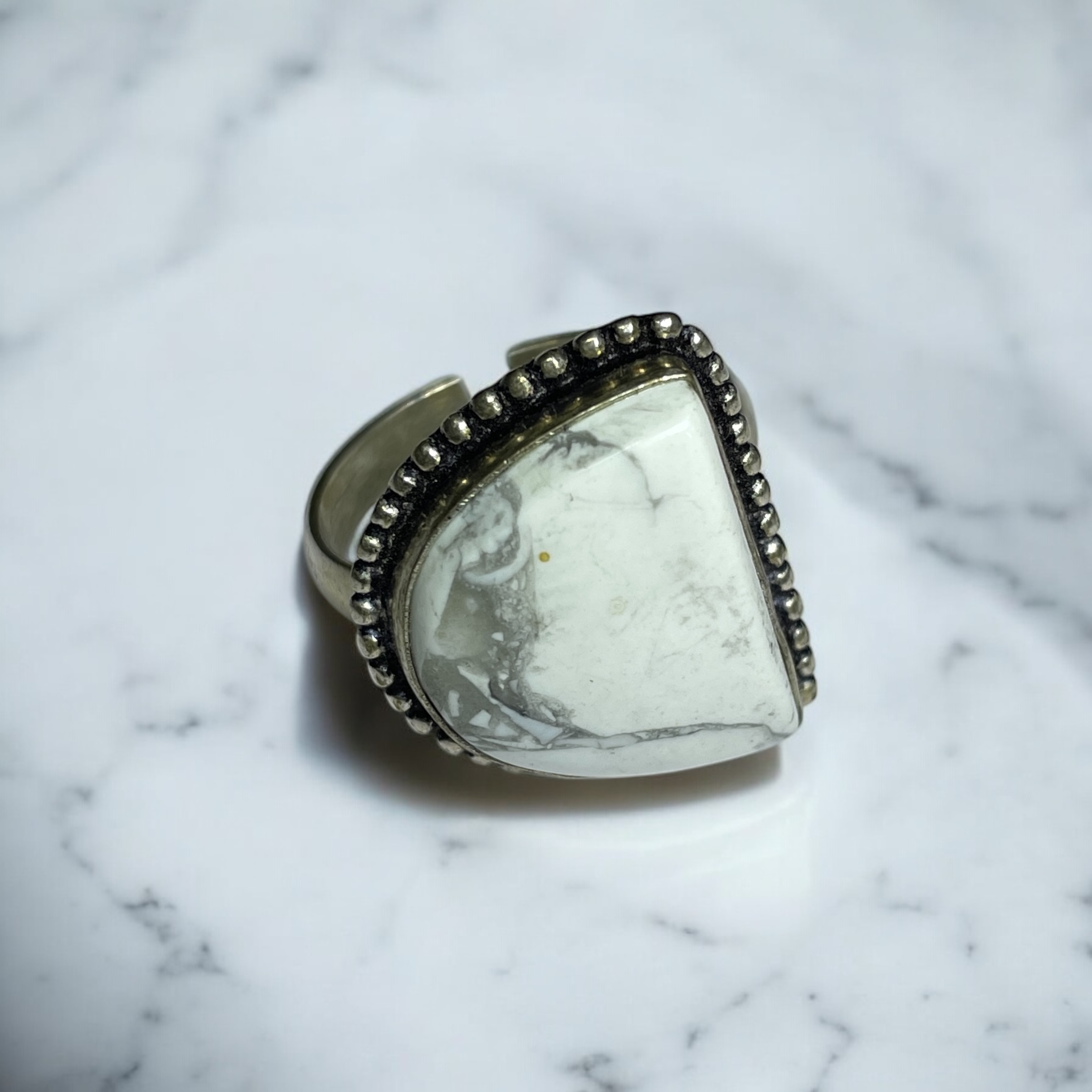 Howlite Crystal Ring Natural Made With Original Crystal Stone for Men Women Boy Girl Unisex Brand :- Rocksmins