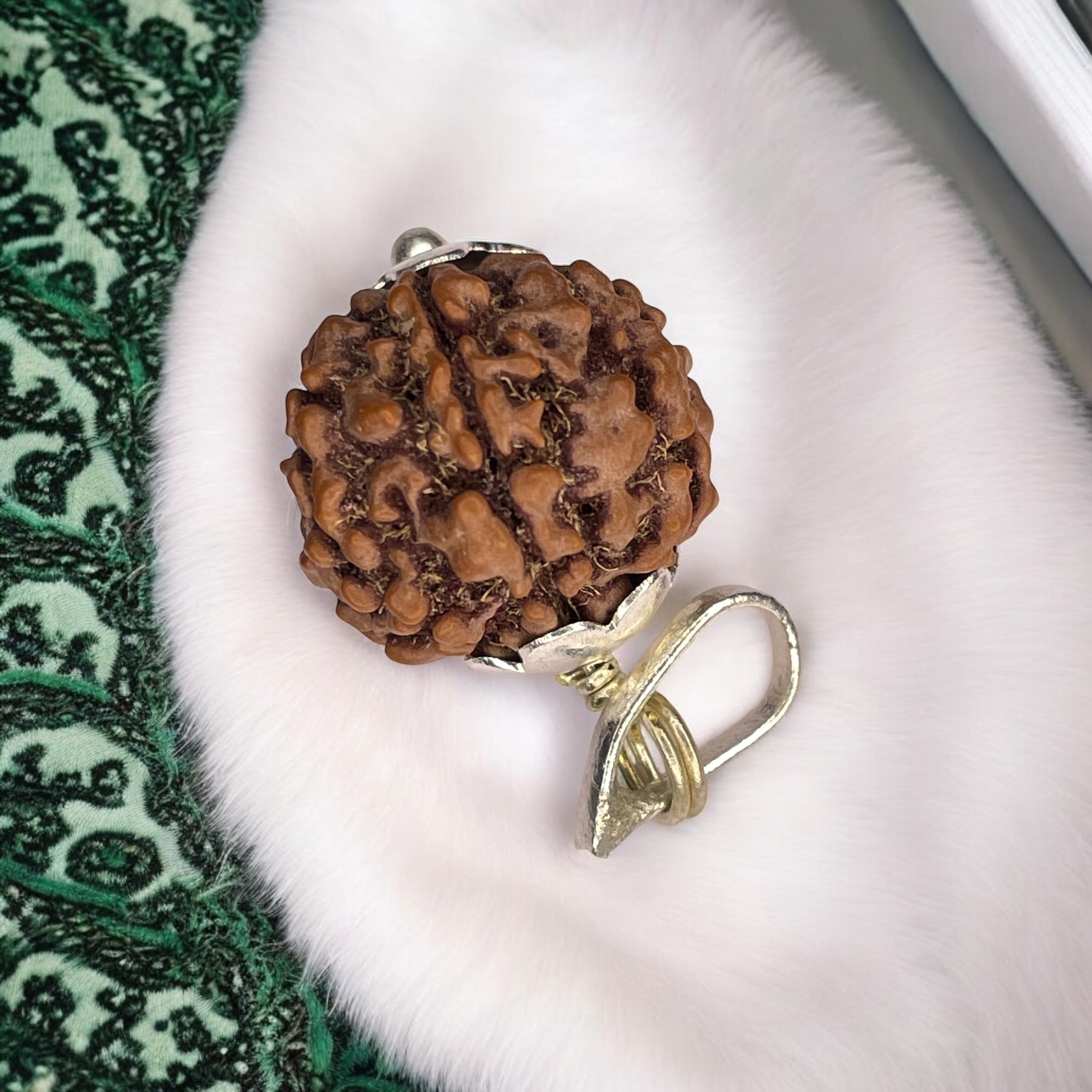 7 Mukhi Rudraksha Pendant for Wearing in Neck Pooja, Astrology/Men Women Boys Girls Meditation, Balance, Protection and Divine Energy Brand : @Rocksmins