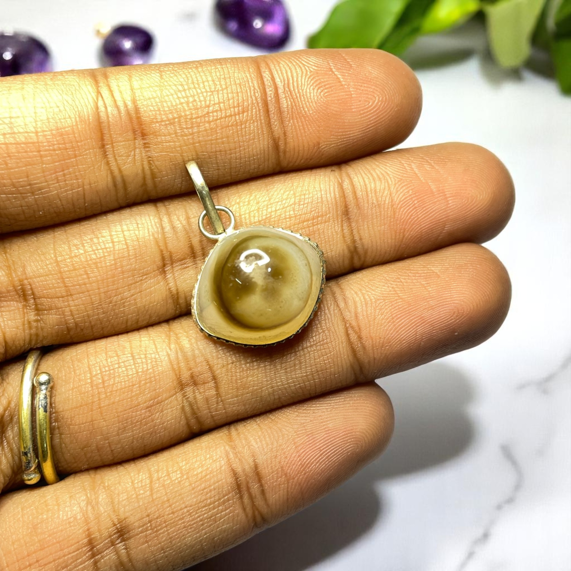 Agate Eye Crystal Pendant Discover the Power of Natural Crystals with Rocksmins: Elegantly Crafted Crystal Pendant Infused with Authentic Energies for Enhanced Well-Being and Spiritual Growth